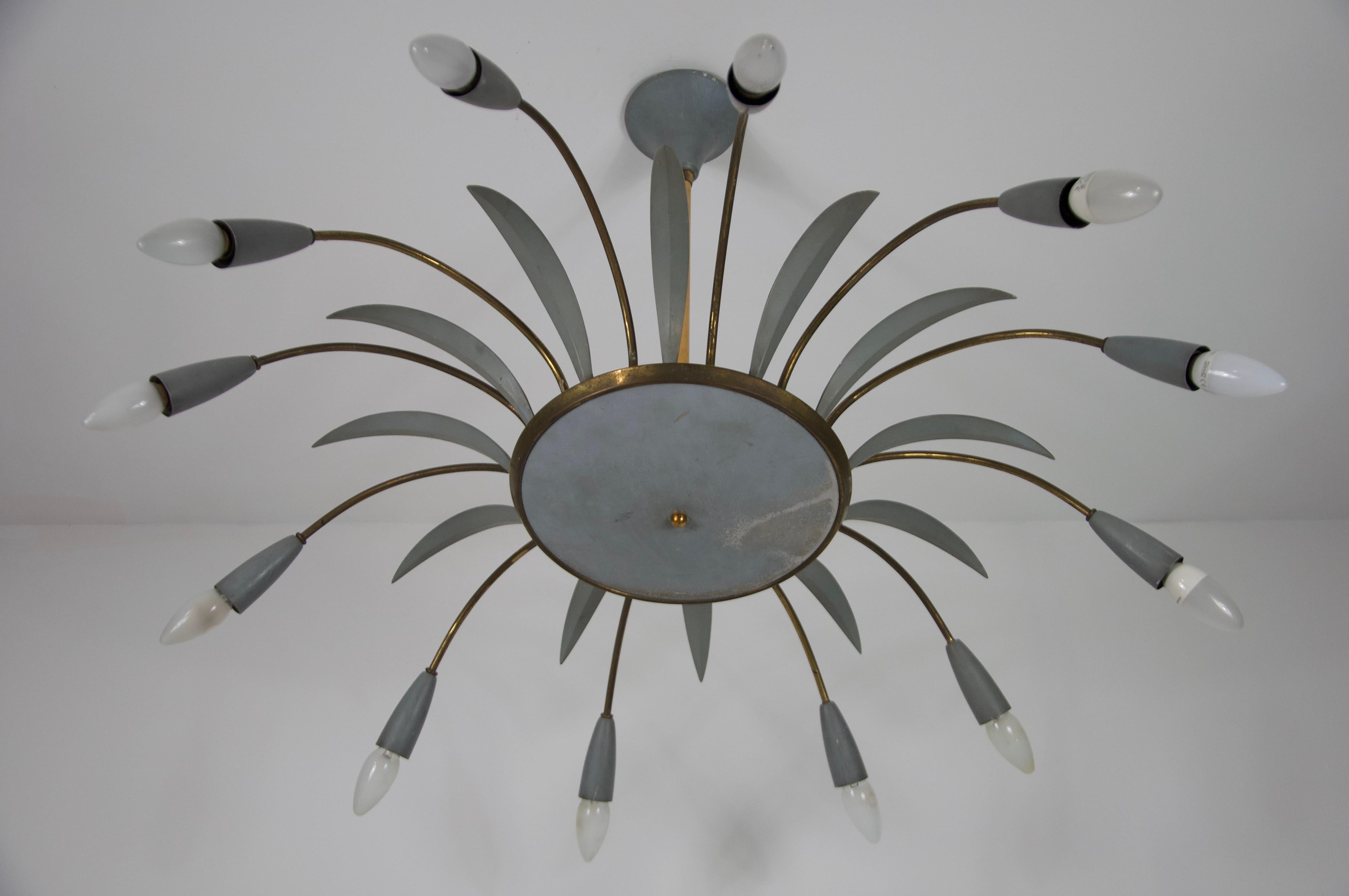Lampadario a 8 bracci Sputnik in ottone di metà secolo, anni '50, Italia in vendita 7