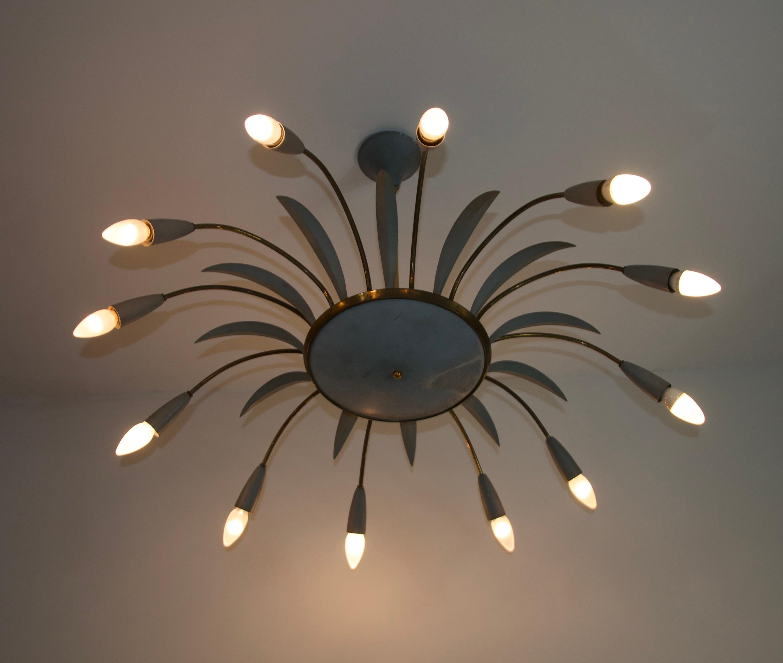 Mid-Century moderno Lampadario a 8 bracci Sputnik in ottone di metà secolo, anni '50, Italia in vendita