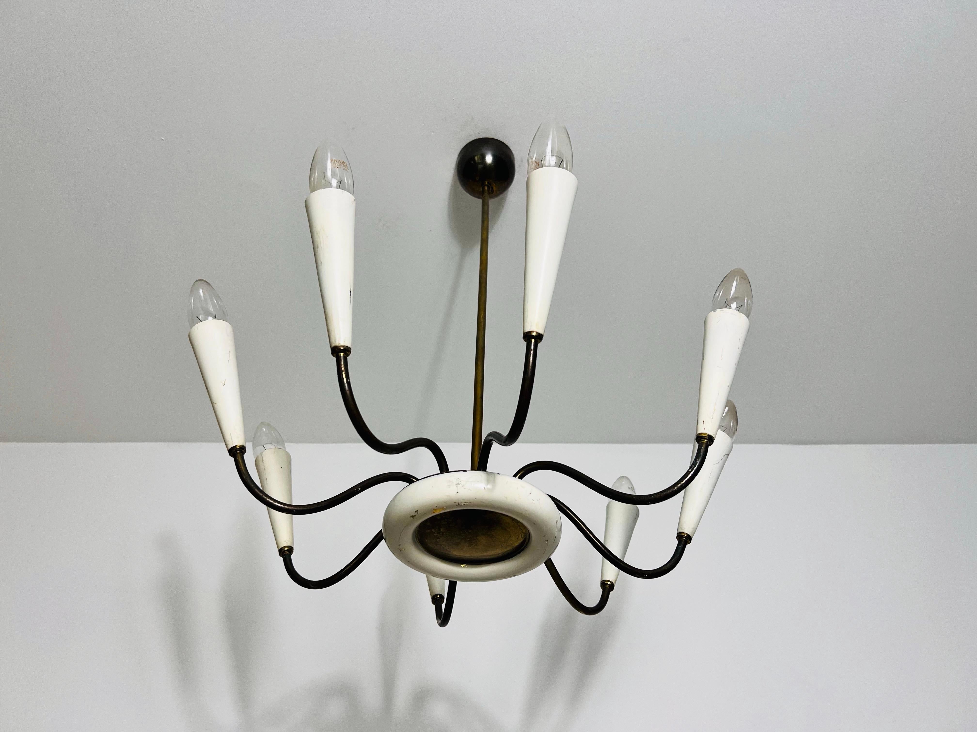 Lampadario a 8 bracci Sputnik in ottone di metà secolo, anni '50, Italia In condizioni buone in vendita a Hagenbach, DE