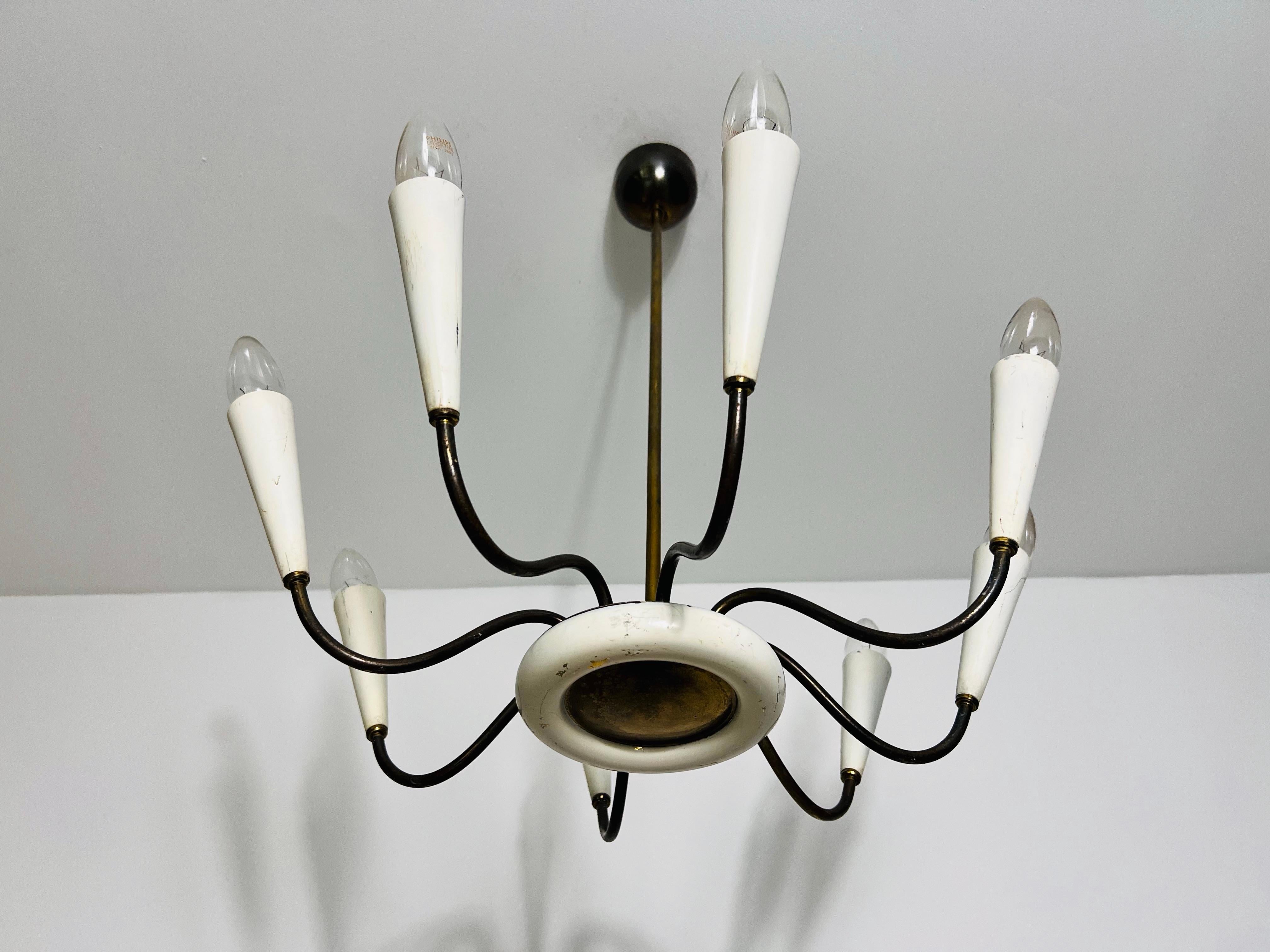 Metà XX secolo Lampadario a 8 bracci Sputnik in ottone di metà secolo, anni '50, Italia in vendita