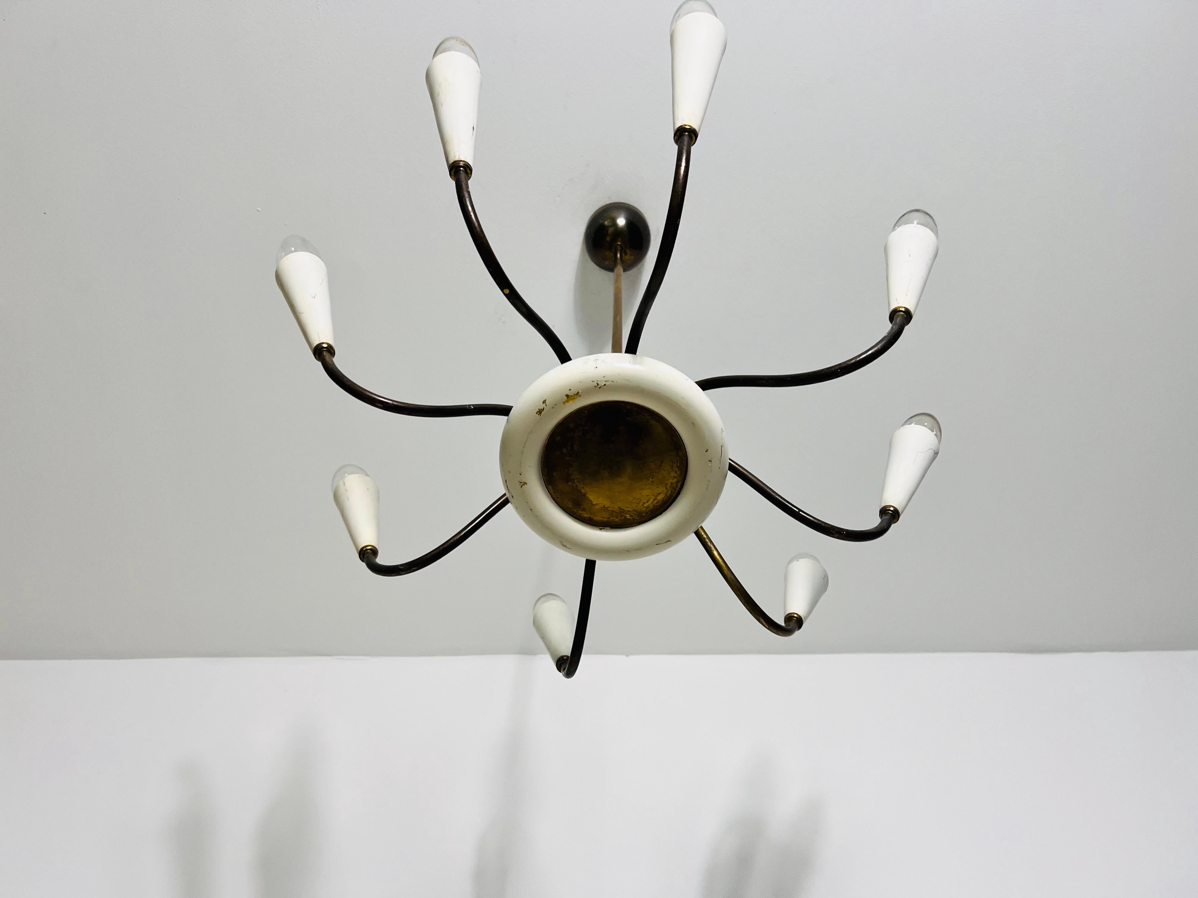 Metallo Lampadario a 8 bracci Sputnik in ottone di metà secolo, anni '50, Italia in vendita