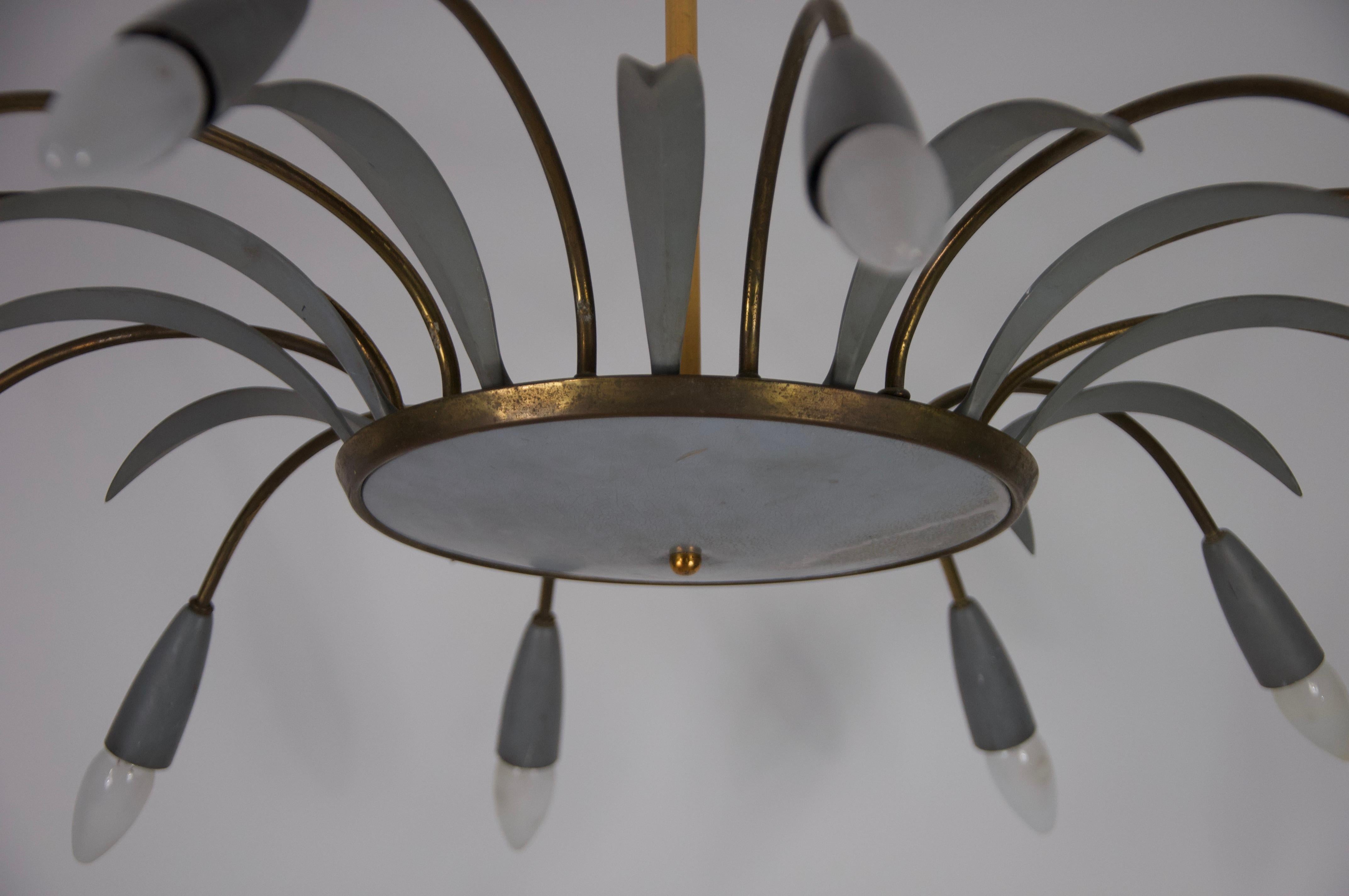 Lampadario a 8 bracci Sputnik in ottone di metà secolo, anni '50, Italia in vendita 1