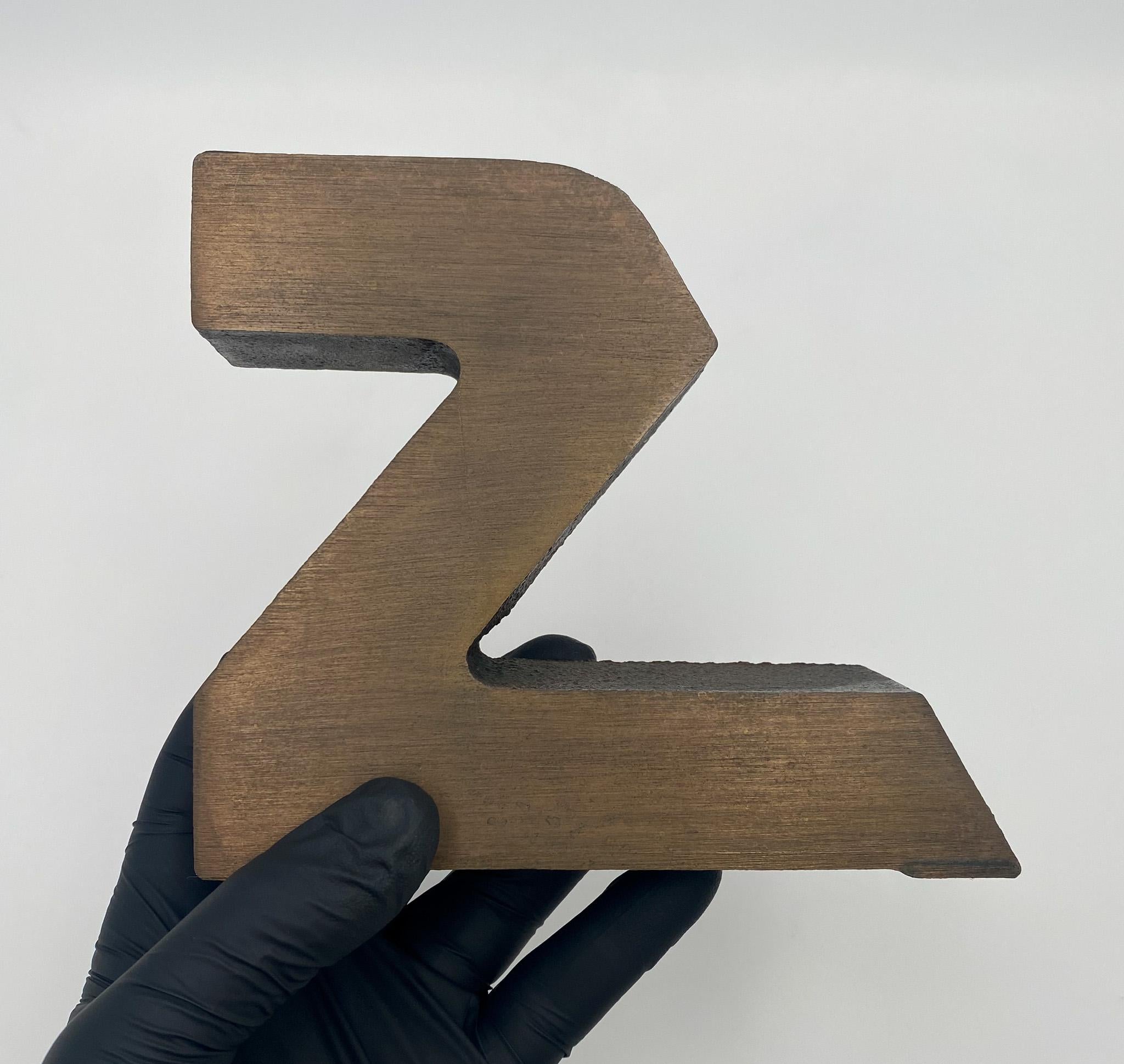 Mid Century Brass A to Z Bookends, circa 1965 In Good Condition For Sale In Costa Mesa, CA