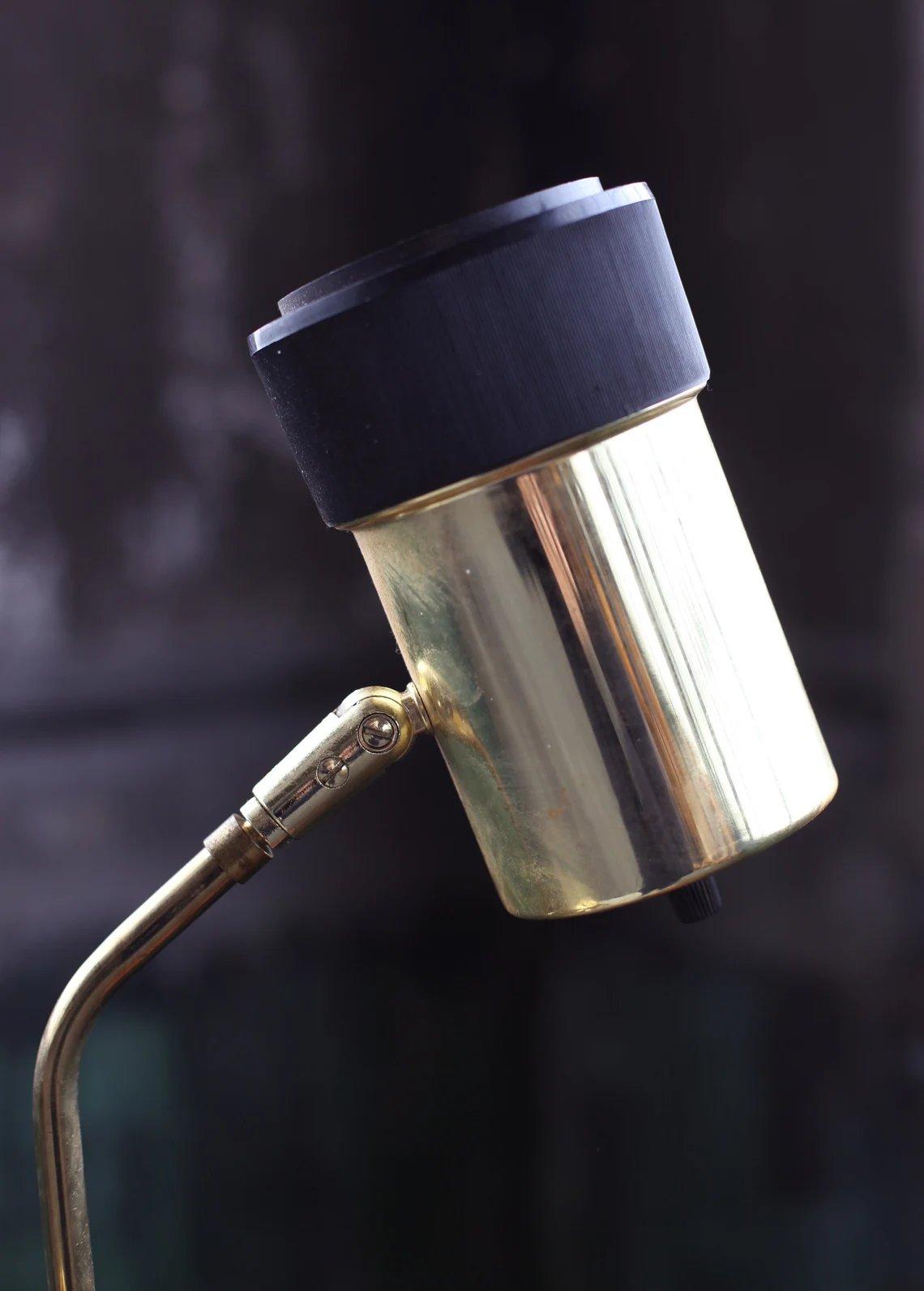 Fin du 20e siècle Lampadaire réglable à double tête en laiton du milieu du siècle en vente