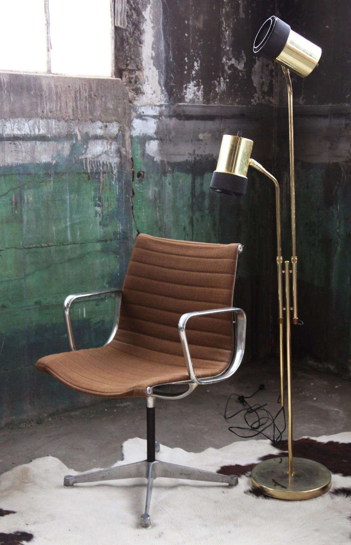Lampadaire réglable à double tête en laiton du milieu du siècle en vente 1