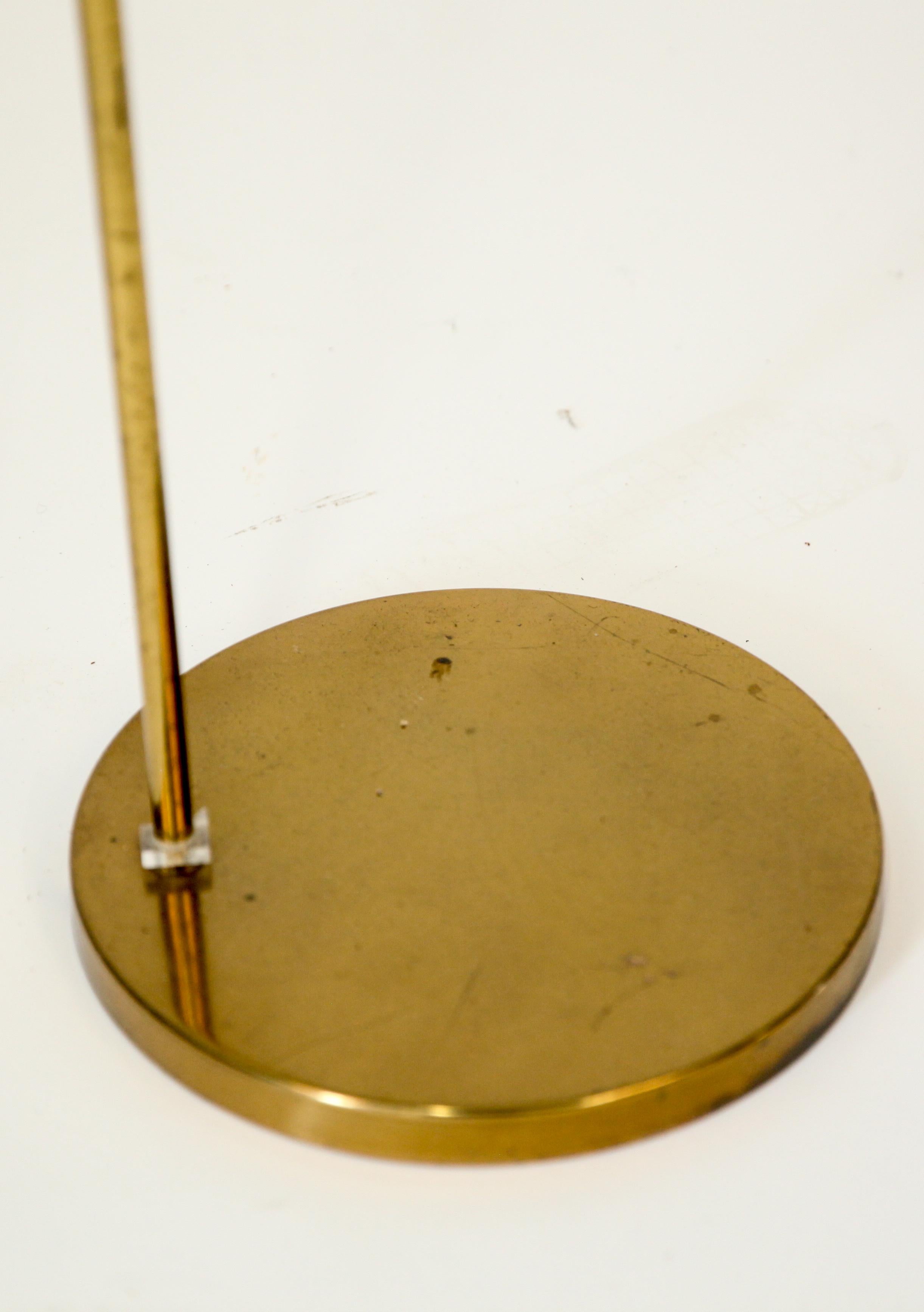 Mid-Century Brass Adjustable Floor Lamp In Good Condition In New York, NY