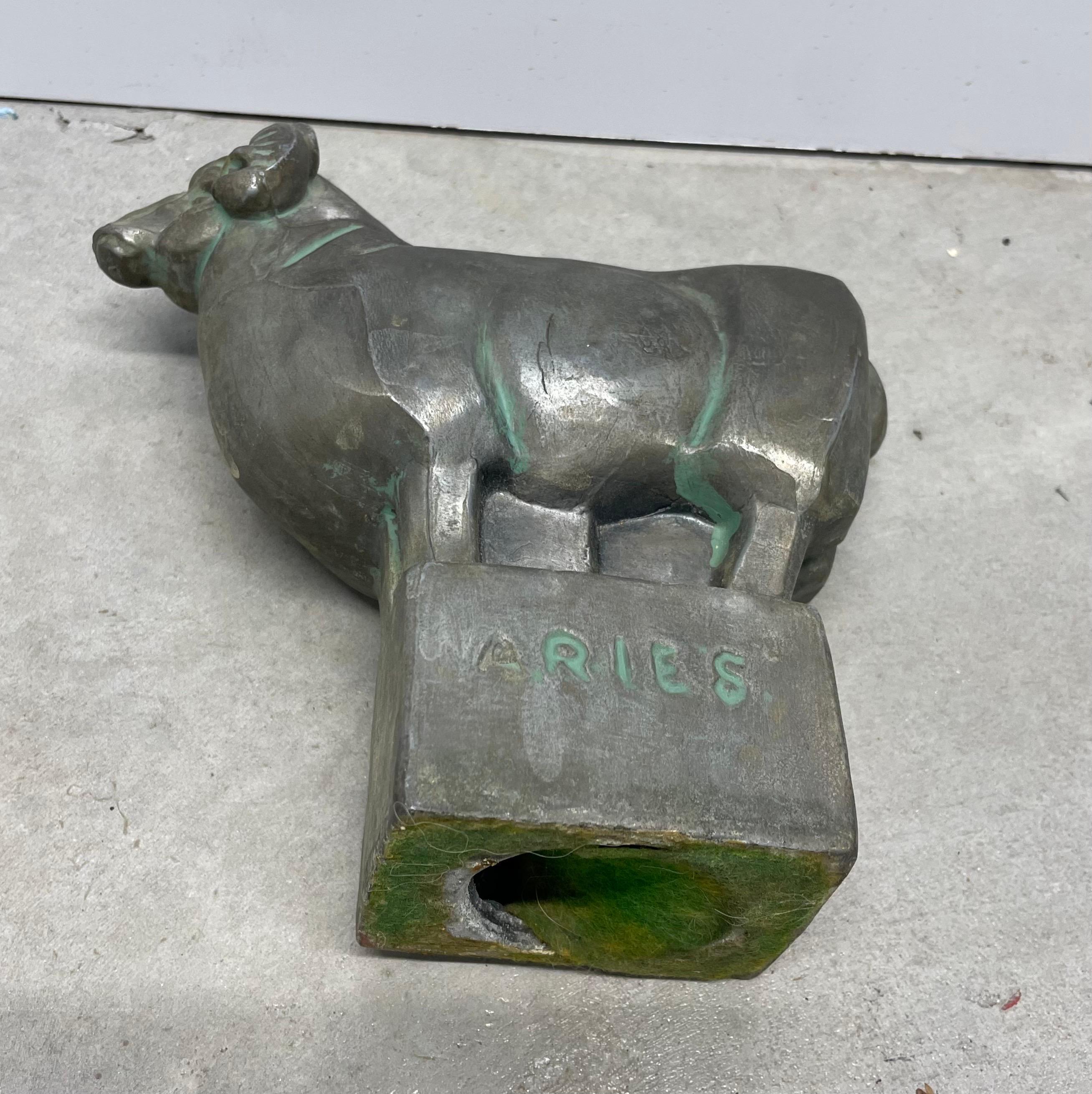 Zodiac-Skulptur „Aires“ aus Messing von Fred Press, Mid-Century (amerikanisch)