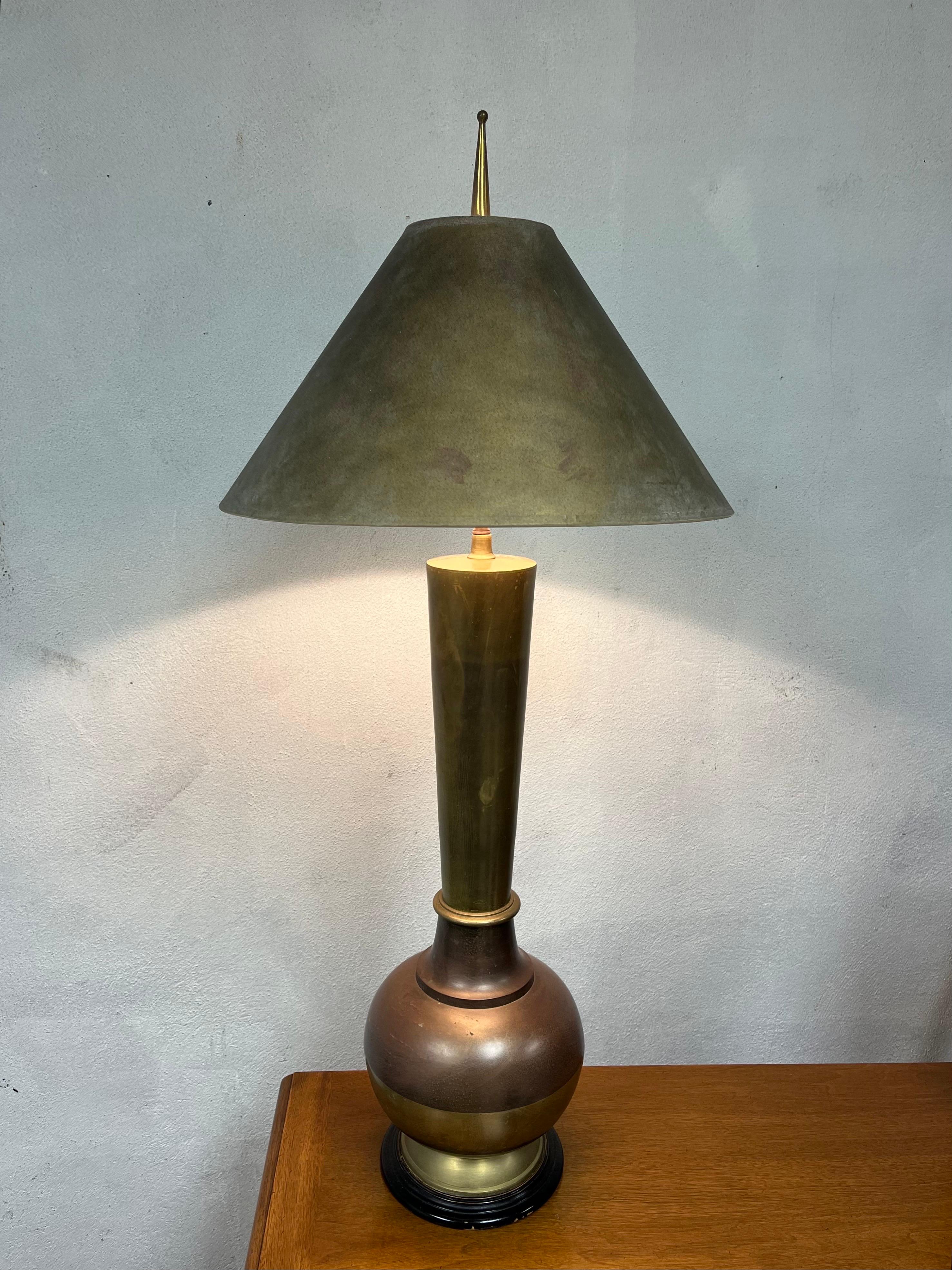 XX secolo Lampada di metà secolo in ottone e rame in vendita