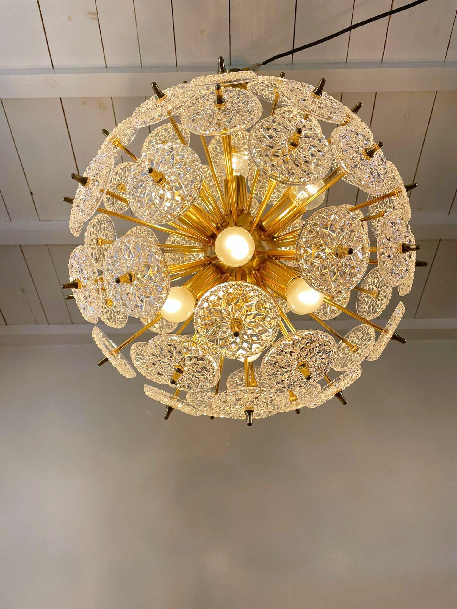 Mid-Century Brass and Crystal Sputnik Chandelier by Val Saint Lambert, 1960s In Good Condition In HEVERLEE, BE