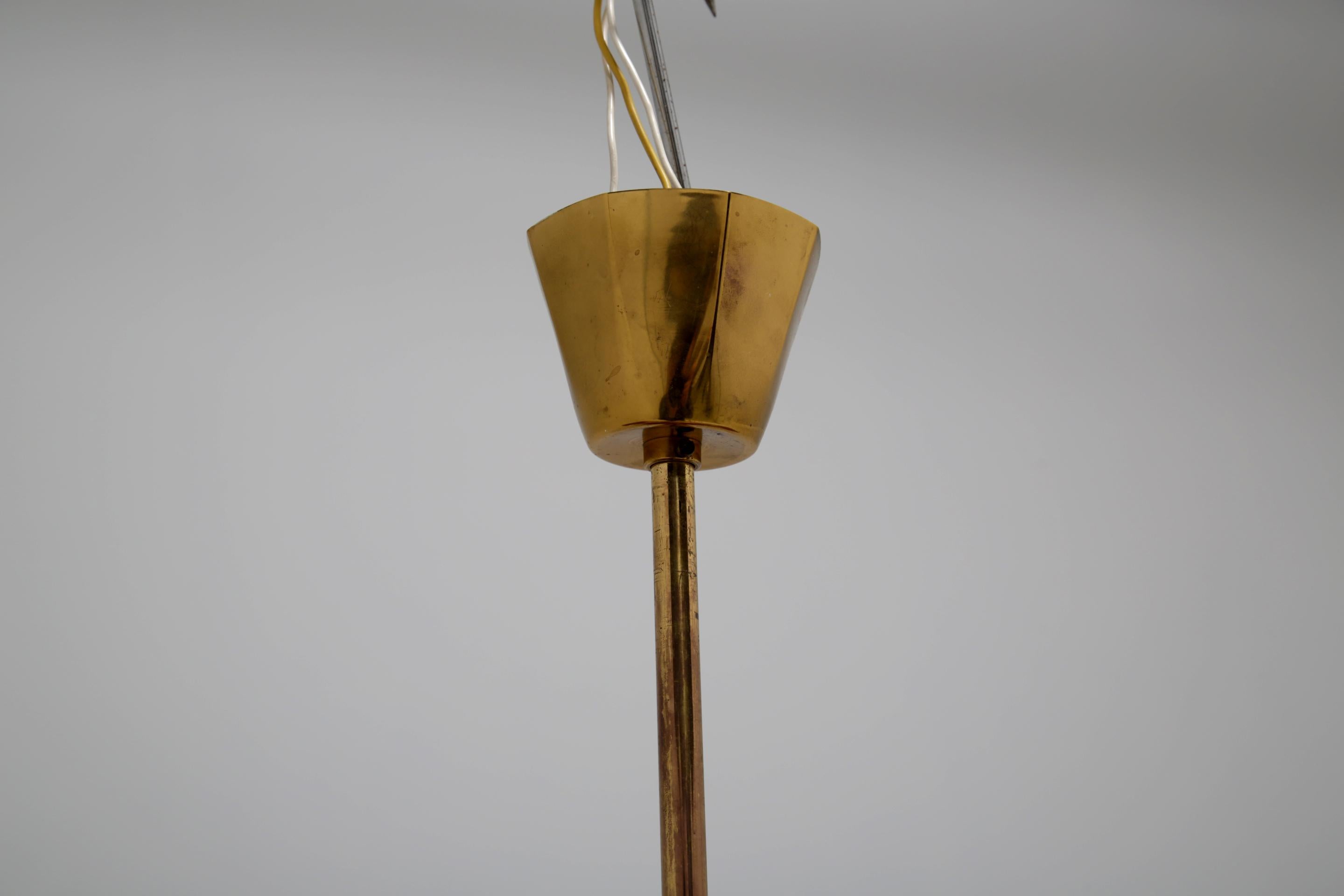 Araña de latón y cristal tallado de 6 brazos de Hans-Agne Jakobsson, mediados del siglo XX, años 60. en venta 9
