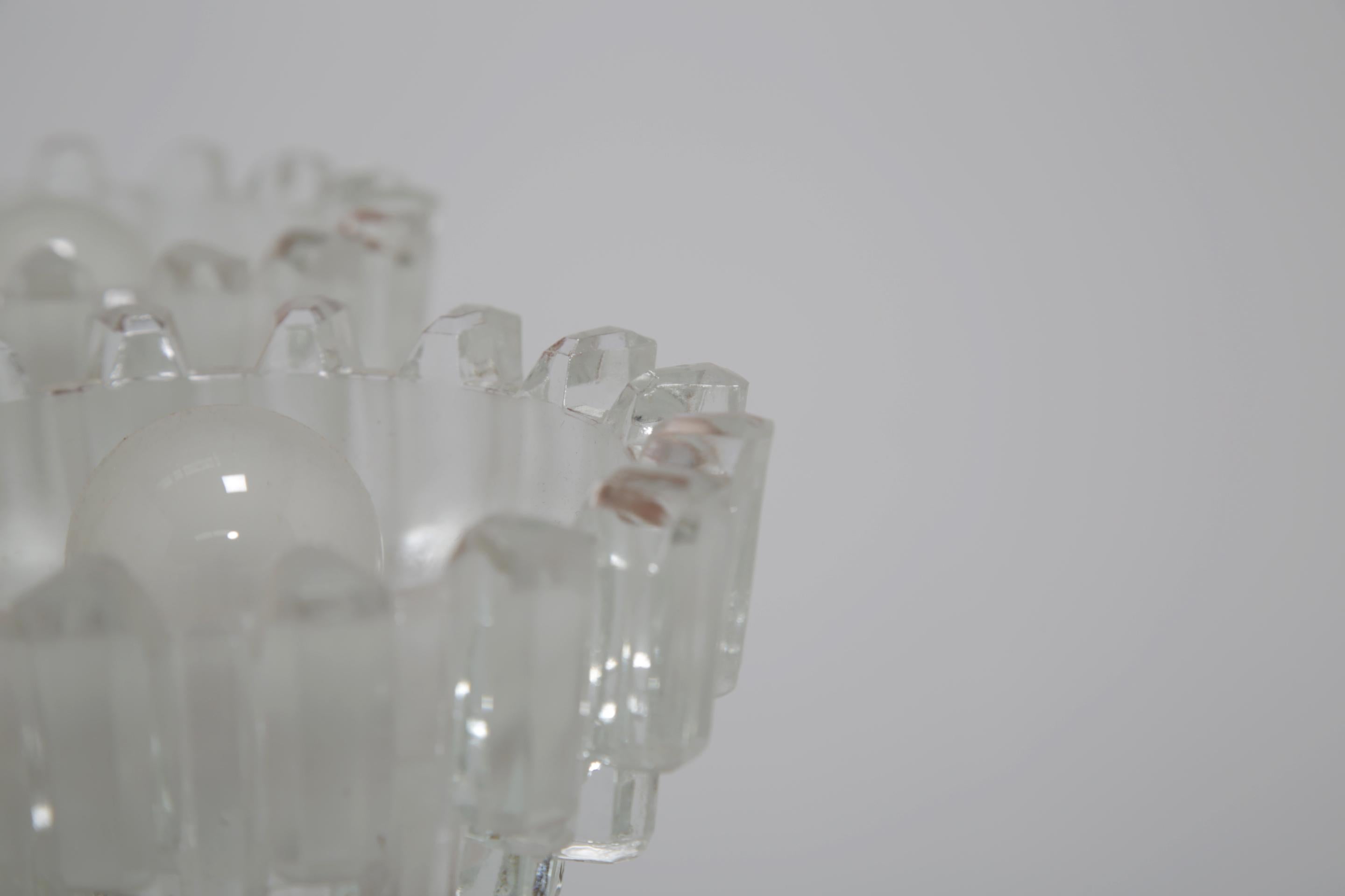 Araña de latón y cristal tallado de 6 brazos de Hans-Agne Jakobsson, mediados del siglo XX, años 60. en venta 2