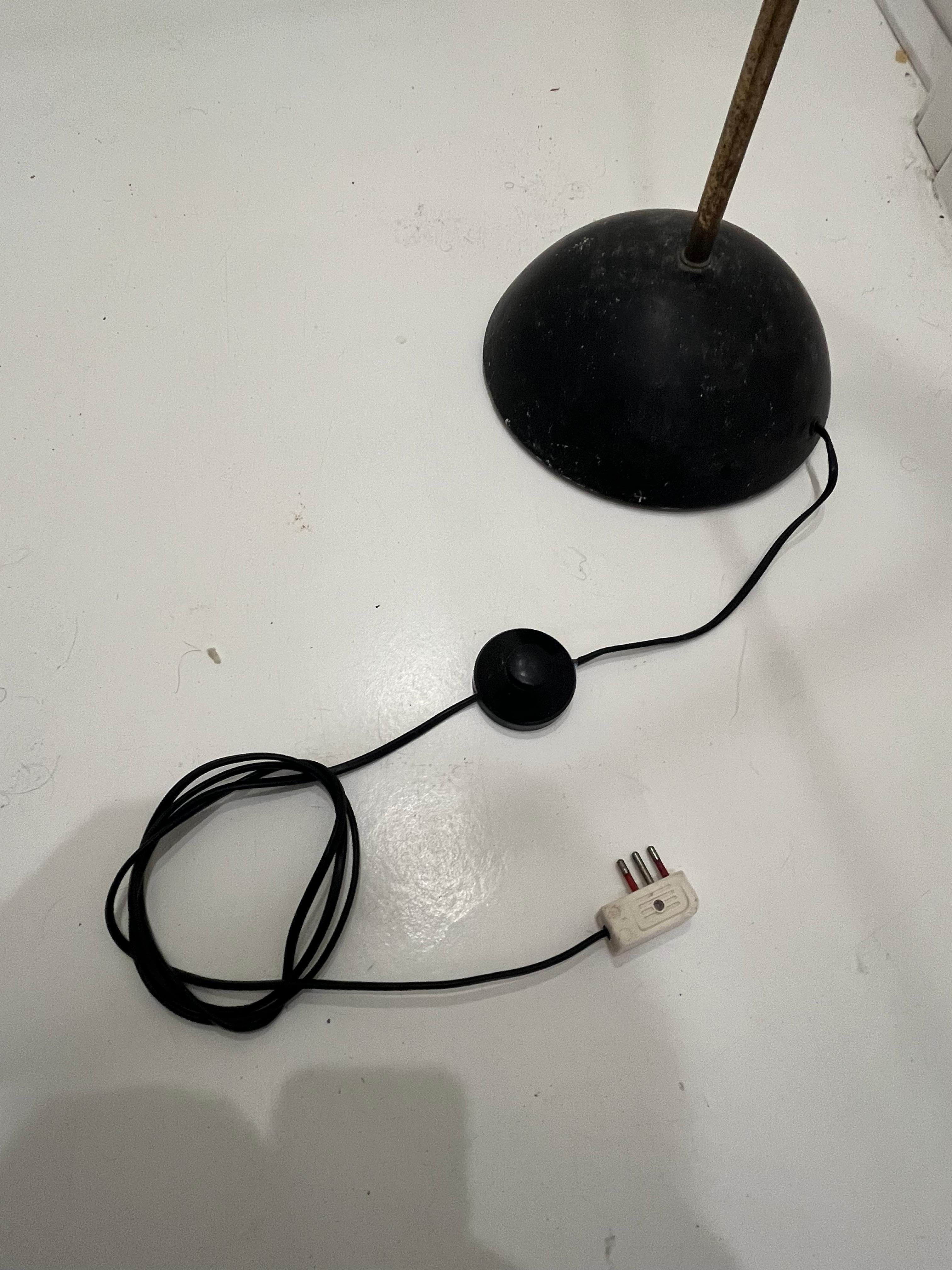 Mid-Century Brass And Enamelled Aluminum Adjustable Floor Lamp, 1960s For Sale 1