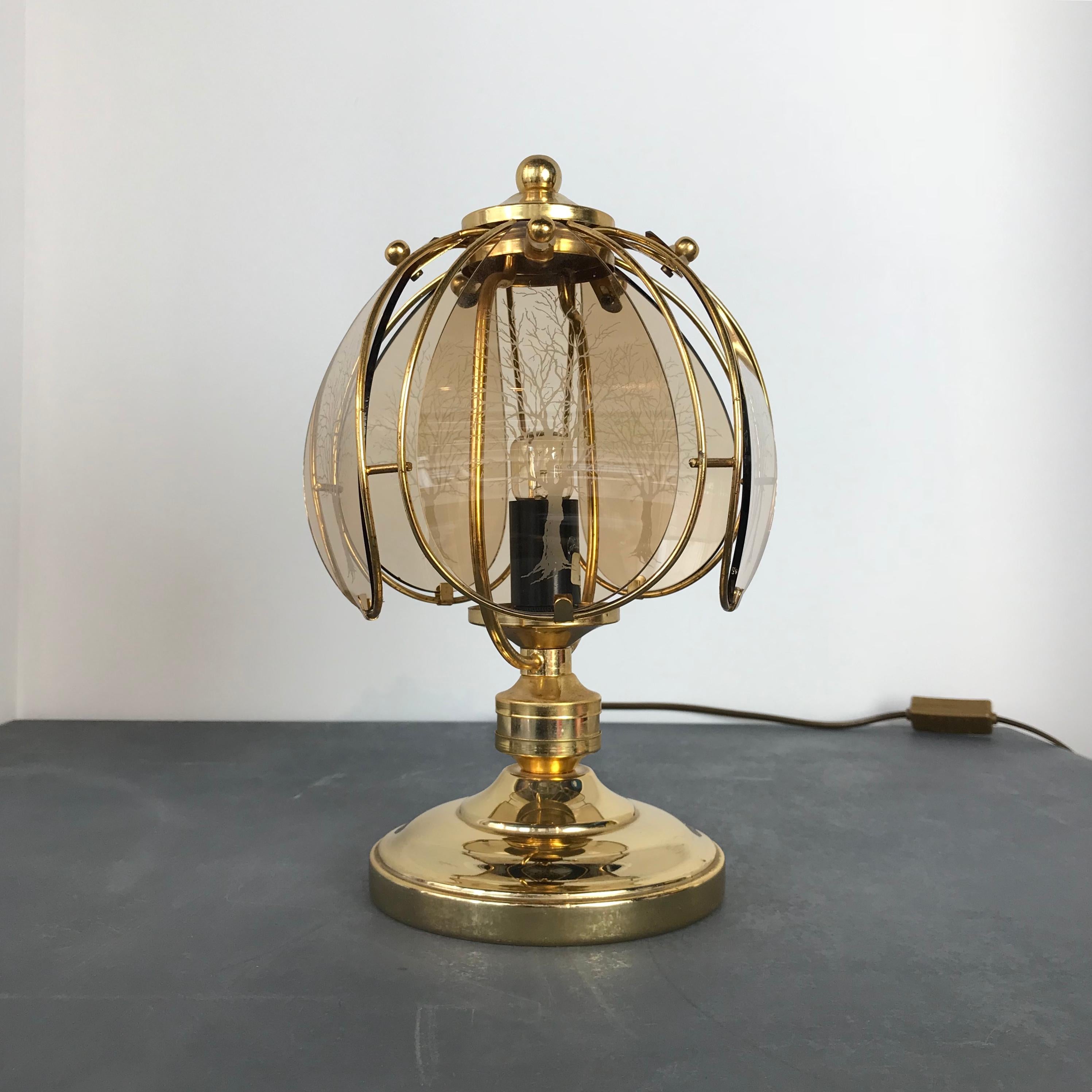 Hollywood Regency Lampe de table du milieu du siècle en laiton et verre gravé de Wortmann & Filz, années 1950 en vente