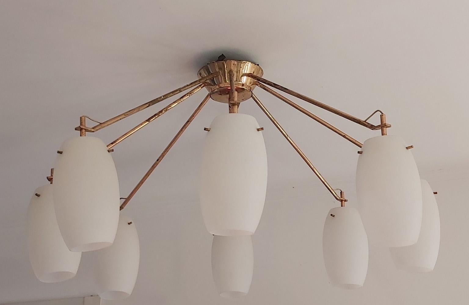 Mid-Century Modern Arredoluce Midcentury Brass and Glass Large Chandelier, Milan 1950s For Sale