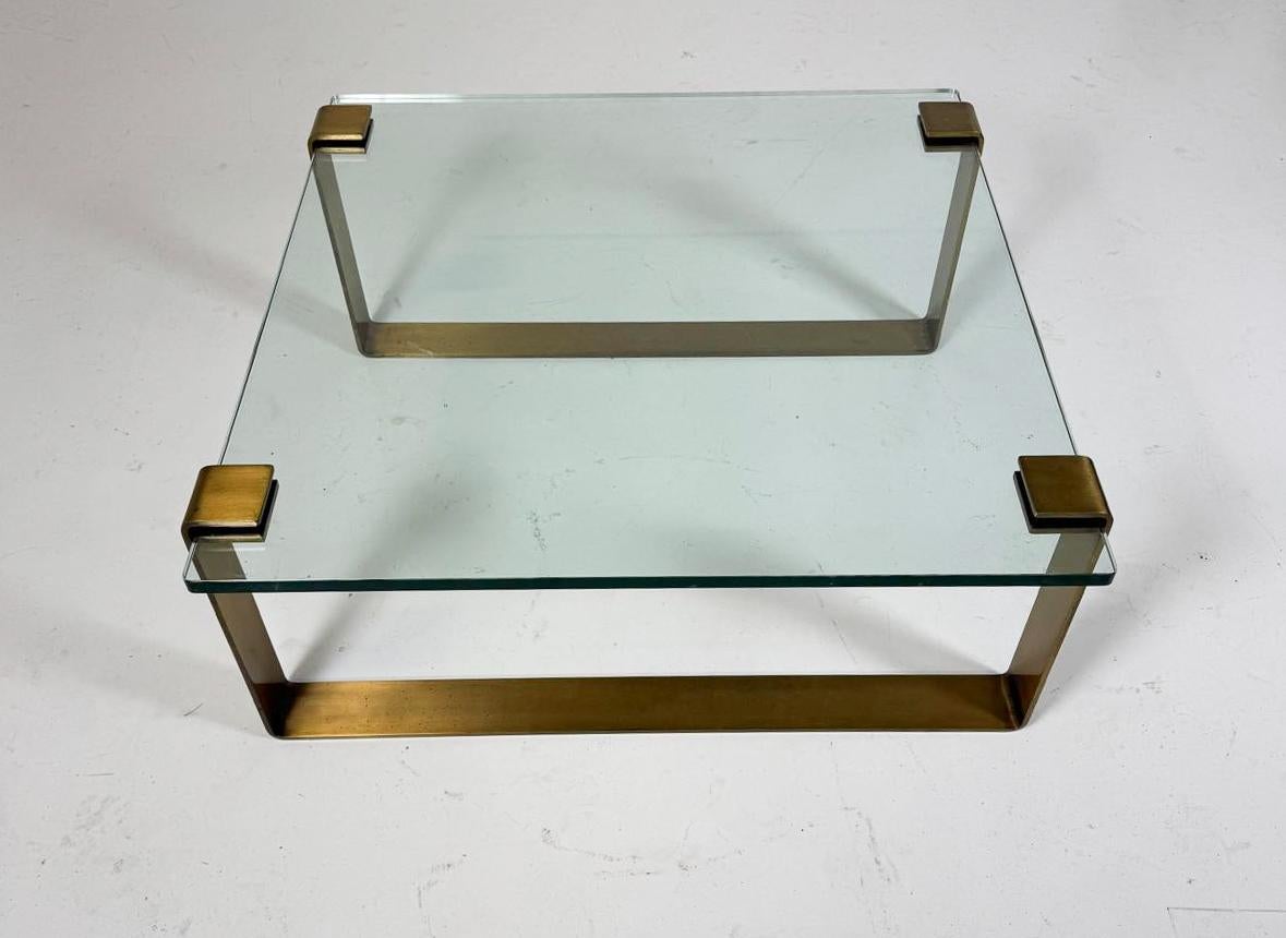 Laiton Table basse en laiton et verre du milieu du siècle, Ronald Schmitt, 1970 en vente