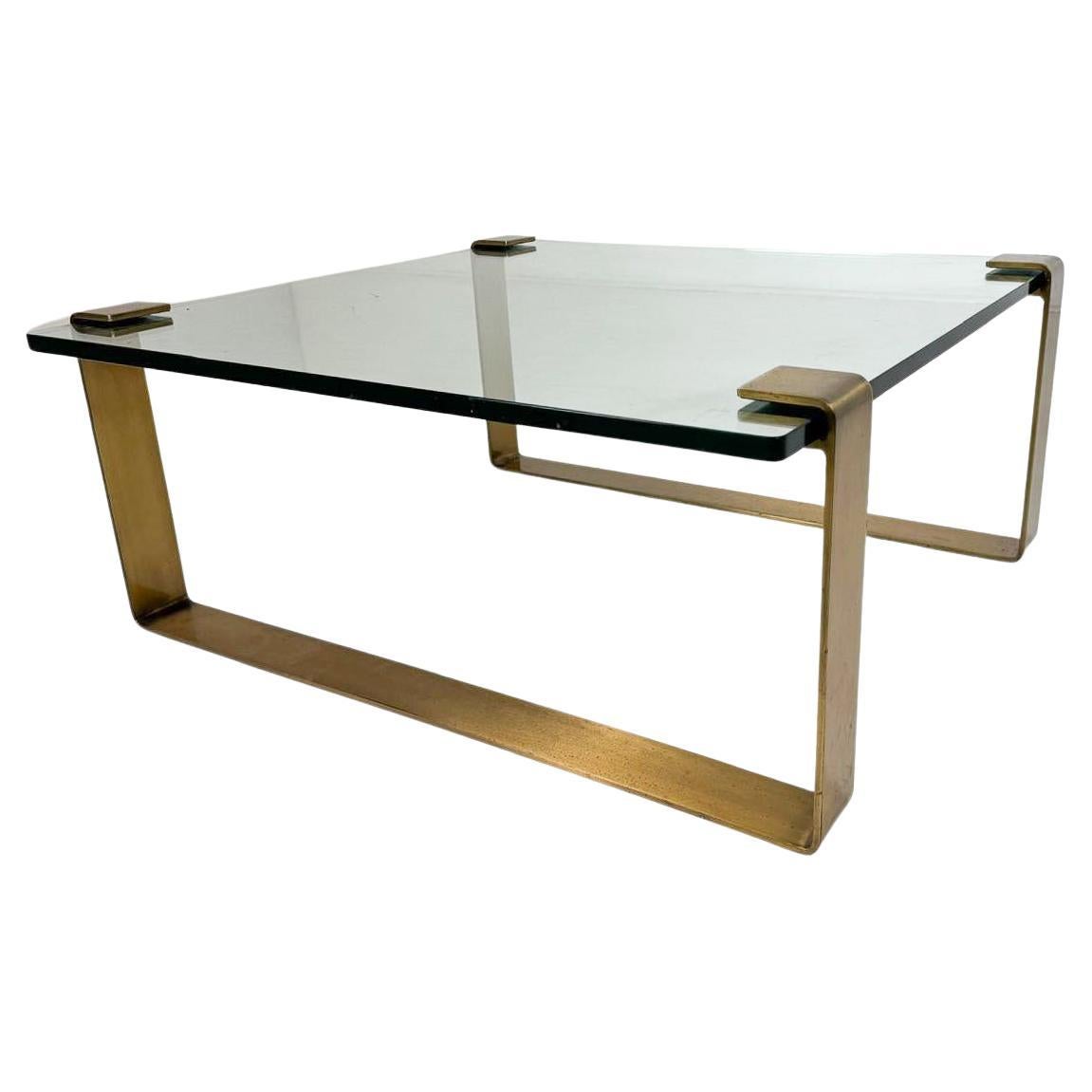 Table basse en laiton et verre du milieu du siècle, Ronald Schmitt, 1970 en vente