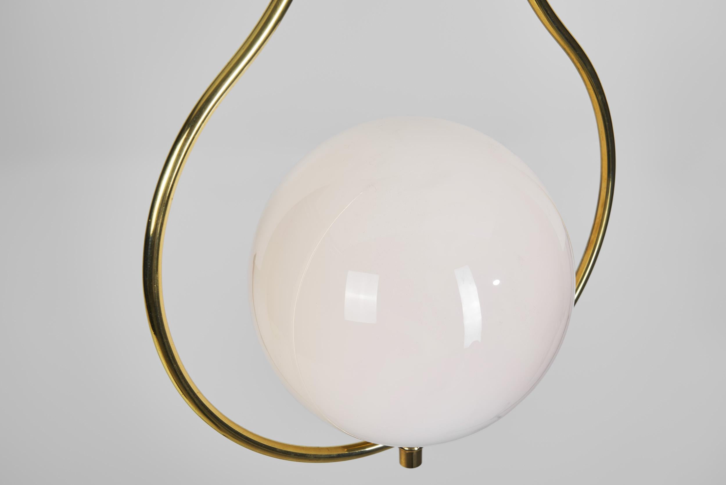 Lampada a sospensione di metà secolo in ottone e vetro, Europa, 20° secolo in vendita 6