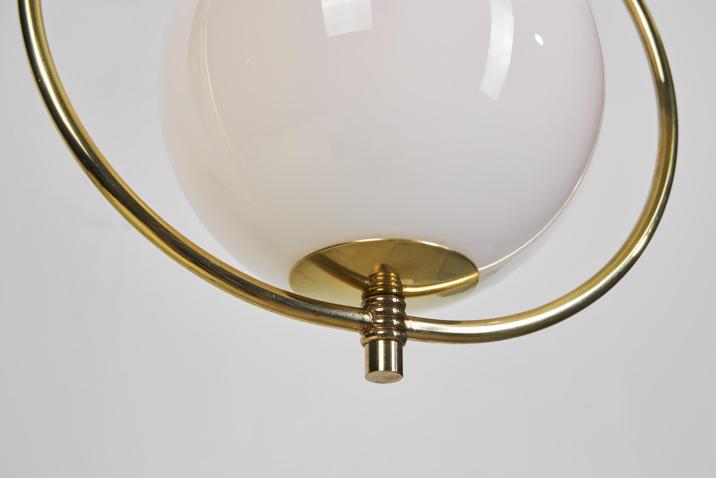 Lampada a sospensione di metà secolo in ottone e vetro, Europa, 20° secolo in vendita 7