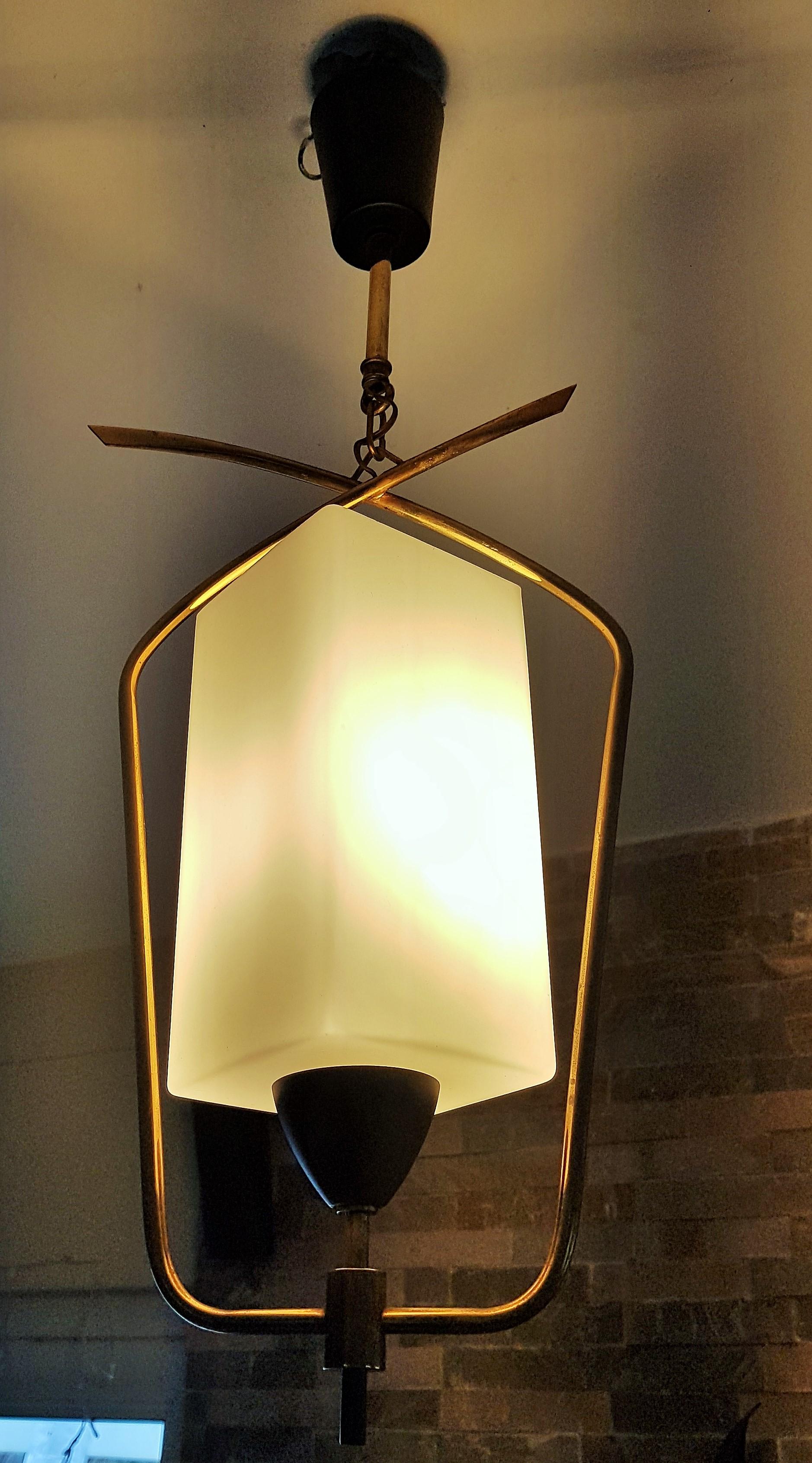Midcentury brass and glass.
Pendant Lantern by Arlus, France, 1950
Perfect vintage condition.
One socket b22 with adapter e14.