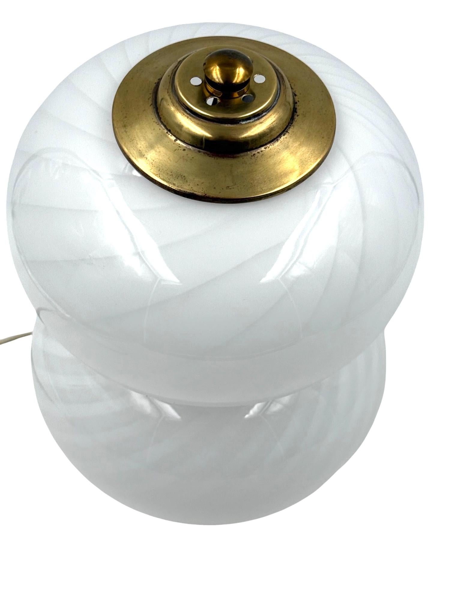 Lampe de table en laiton et verre du milieu du siècle, Gielle Italie, 1970 en vente 6