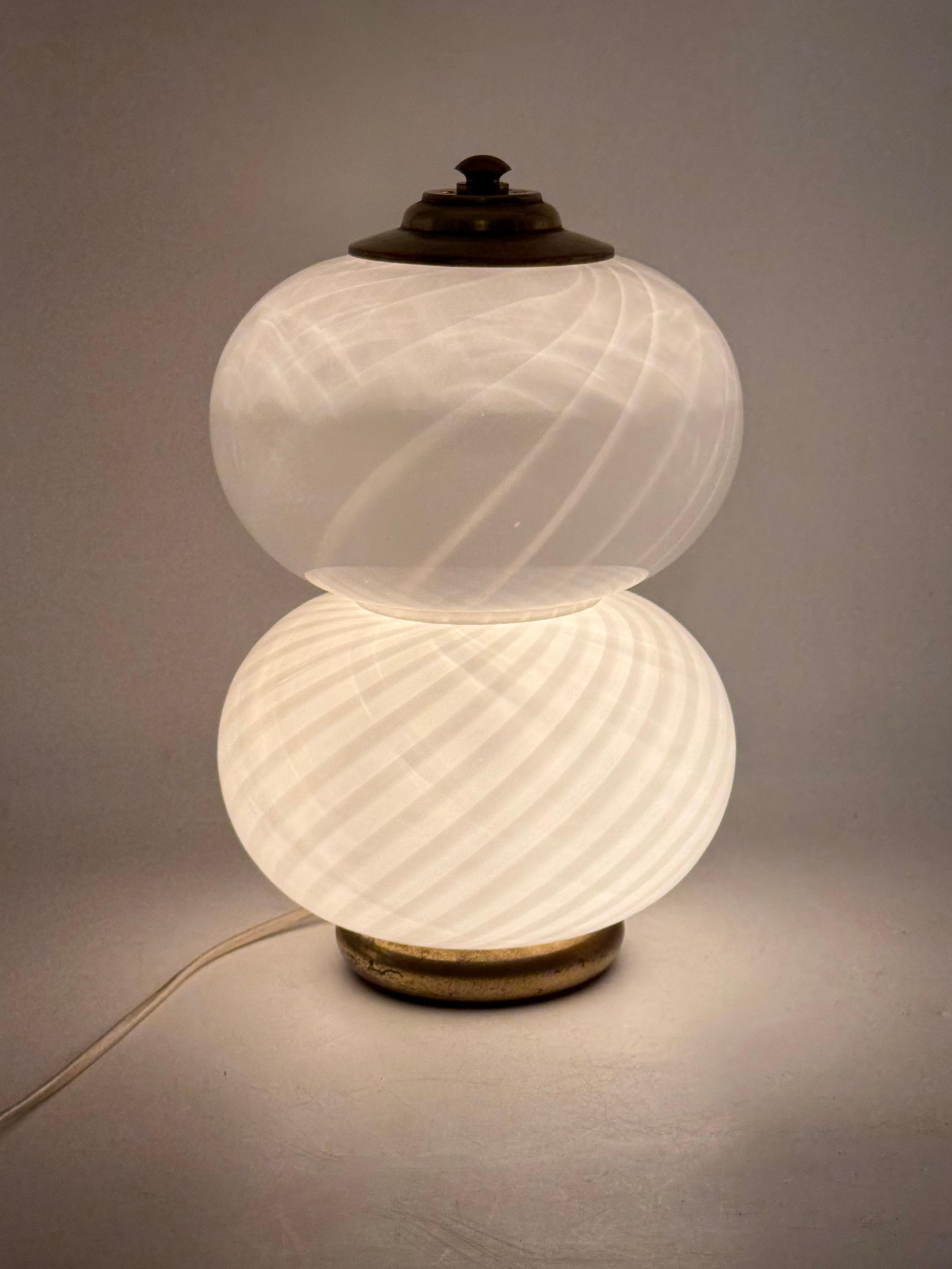 Lampe de table en laiton et verre du milieu du siècle, Gielle Italie, 1970 en vente 7
