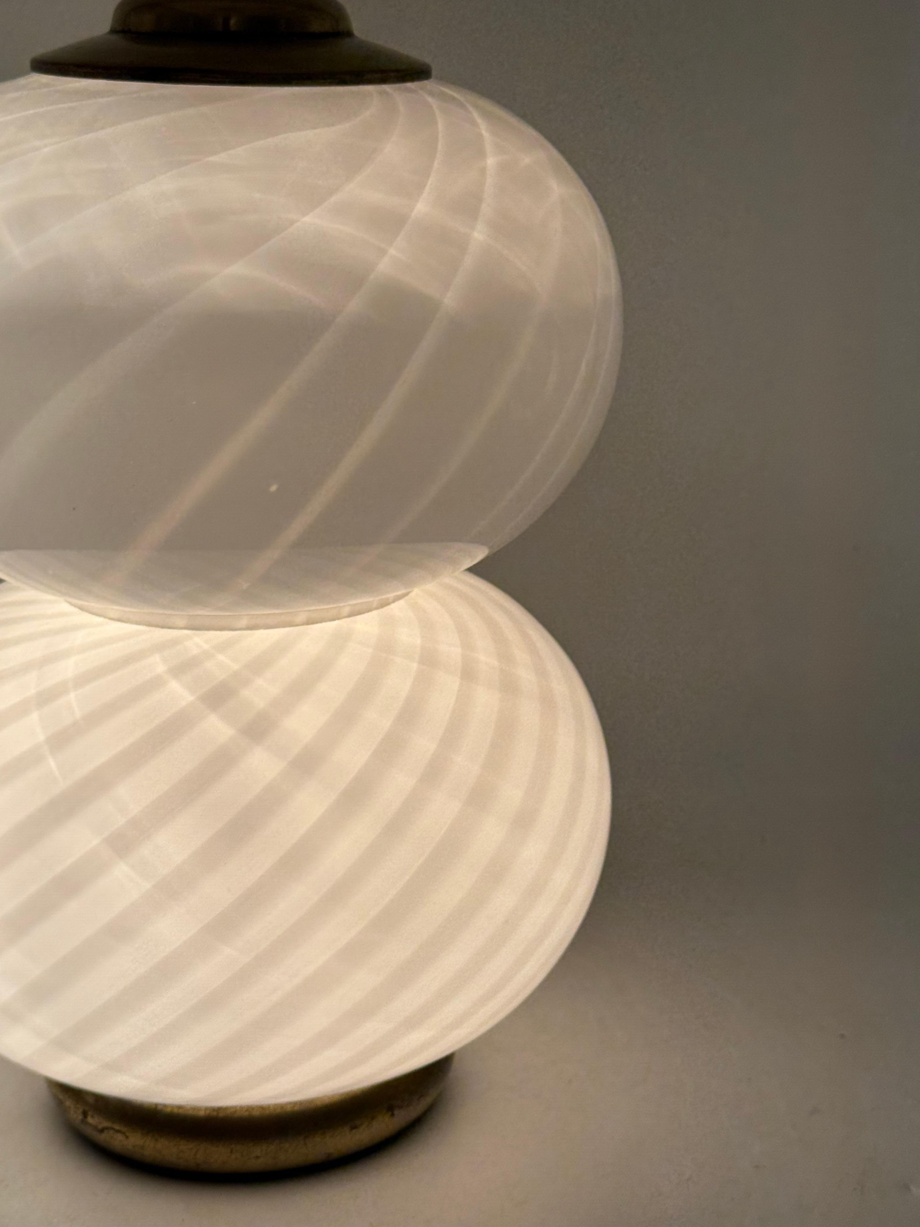Lampe de table en laiton et verre du milieu du siècle, Gielle Italie, 1970 en vente 8
