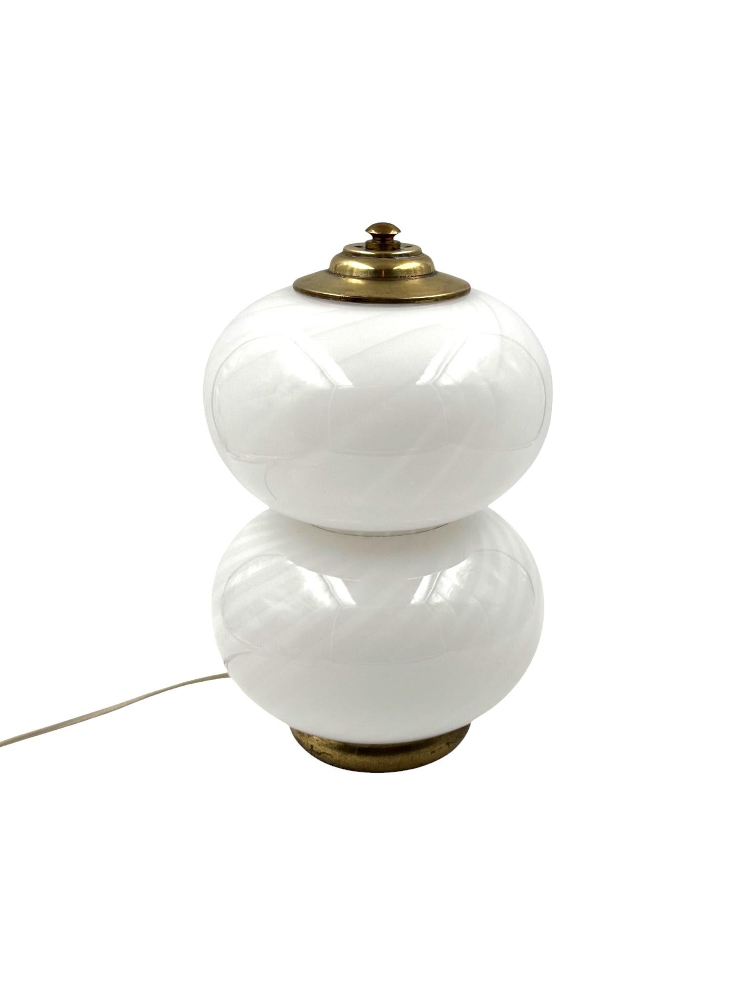 Laiton Lampe de table en laiton et verre du milieu du siècle, Gielle Italie, 1970 en vente