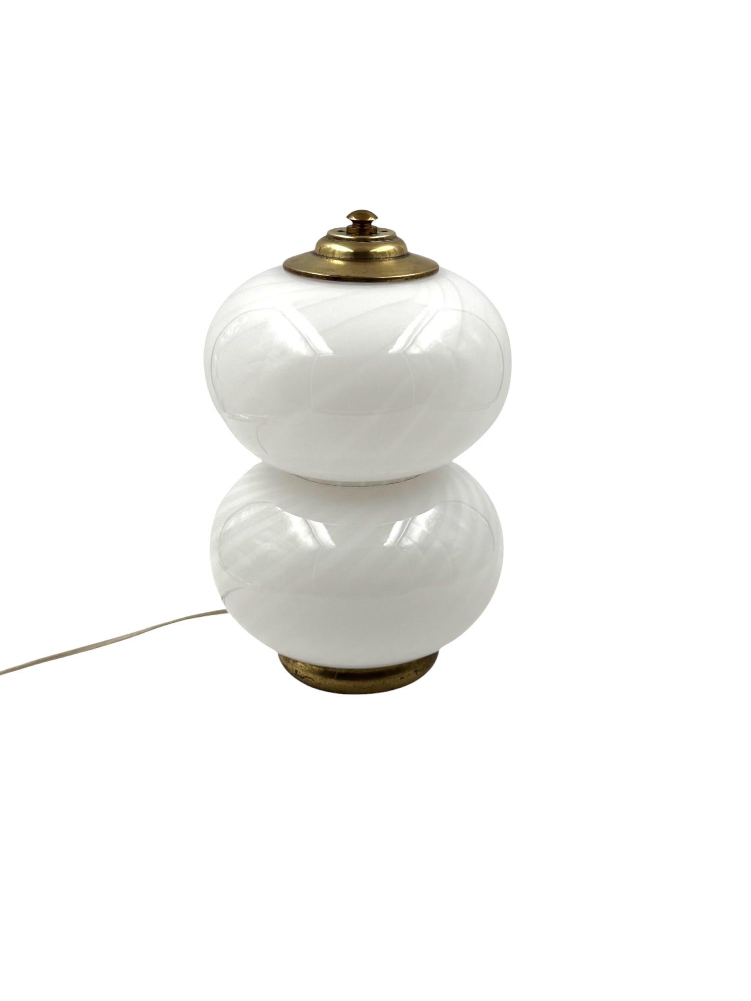 Lampe de table en laiton et verre du milieu du siècle, Gielle Italie, 1970 en vente 3