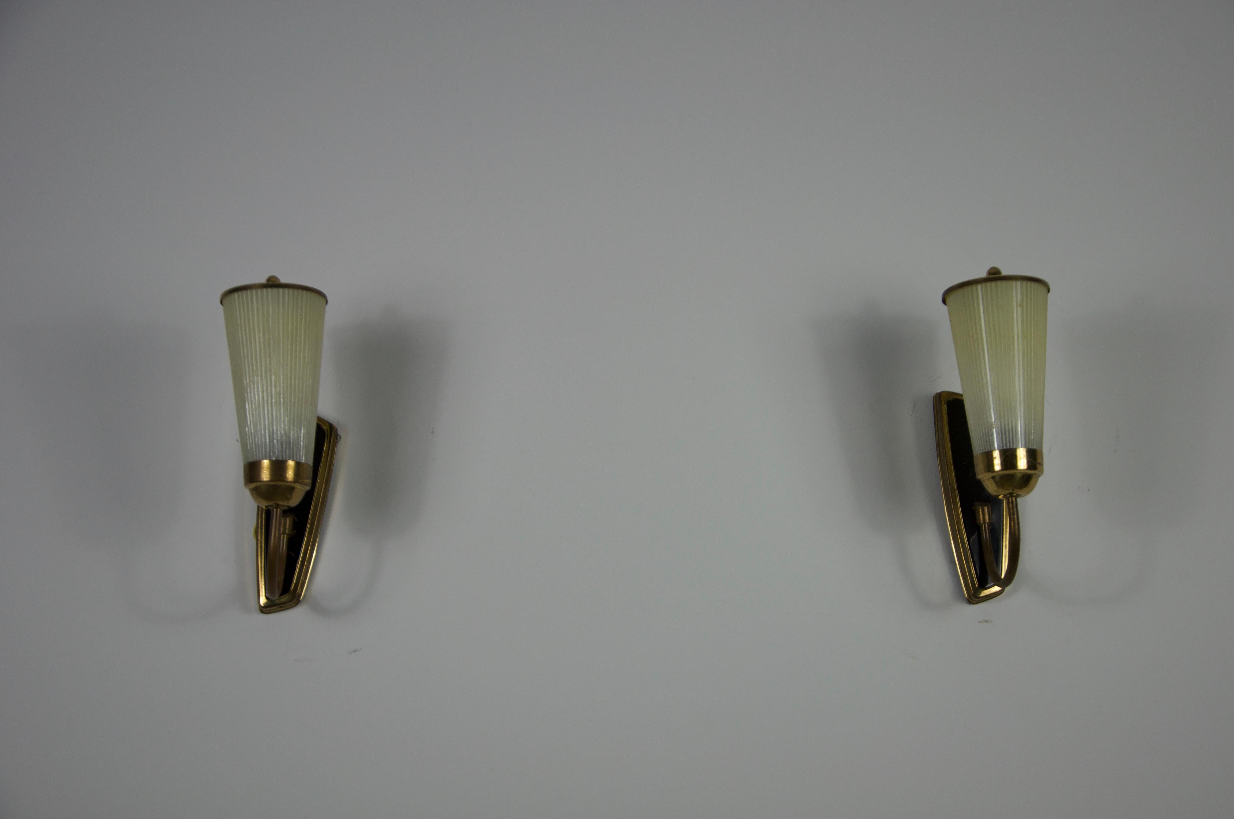 Mid Century Wandlampen aus Messing und Glas, Deutschland, 1950er Jahre im Angebot 1