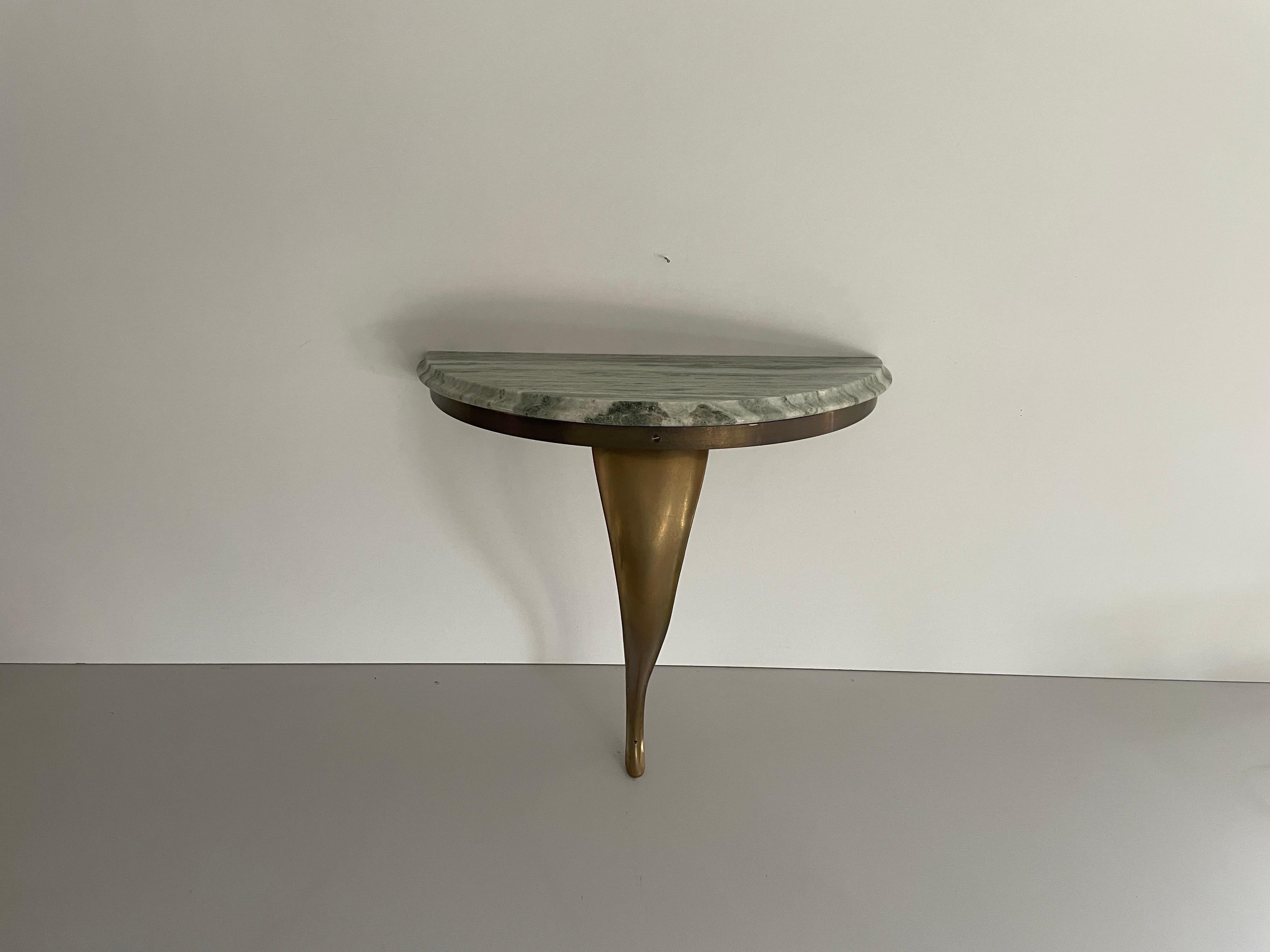 Consola de pared flotante de mediados de siglo, latón y tapa de mármol verde, años 50, Italia en Excelente estado para la venta en Hagenbach, DE