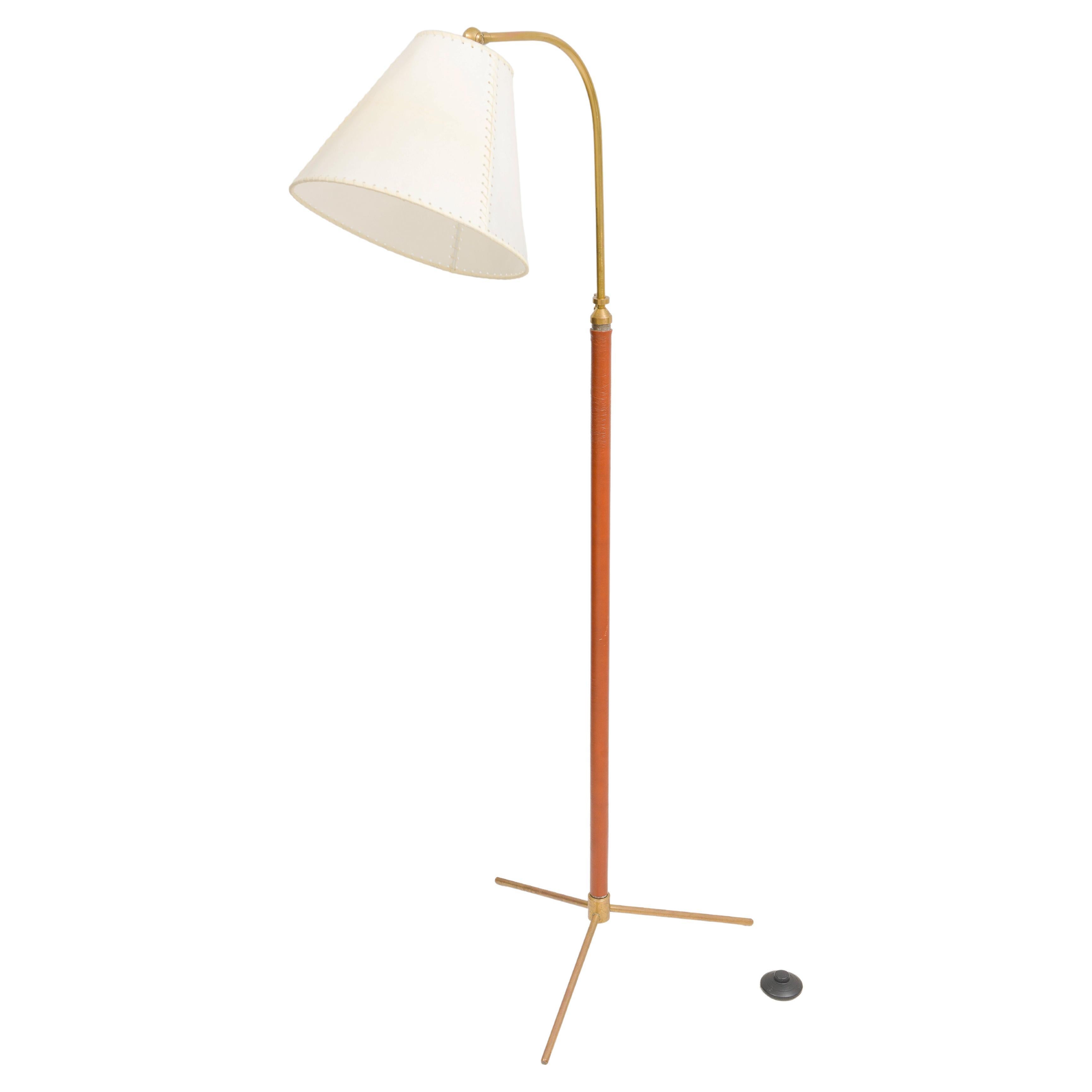 Lampada da terra in ottone e pelle Stitch by Stitch di metà secolo in vendita