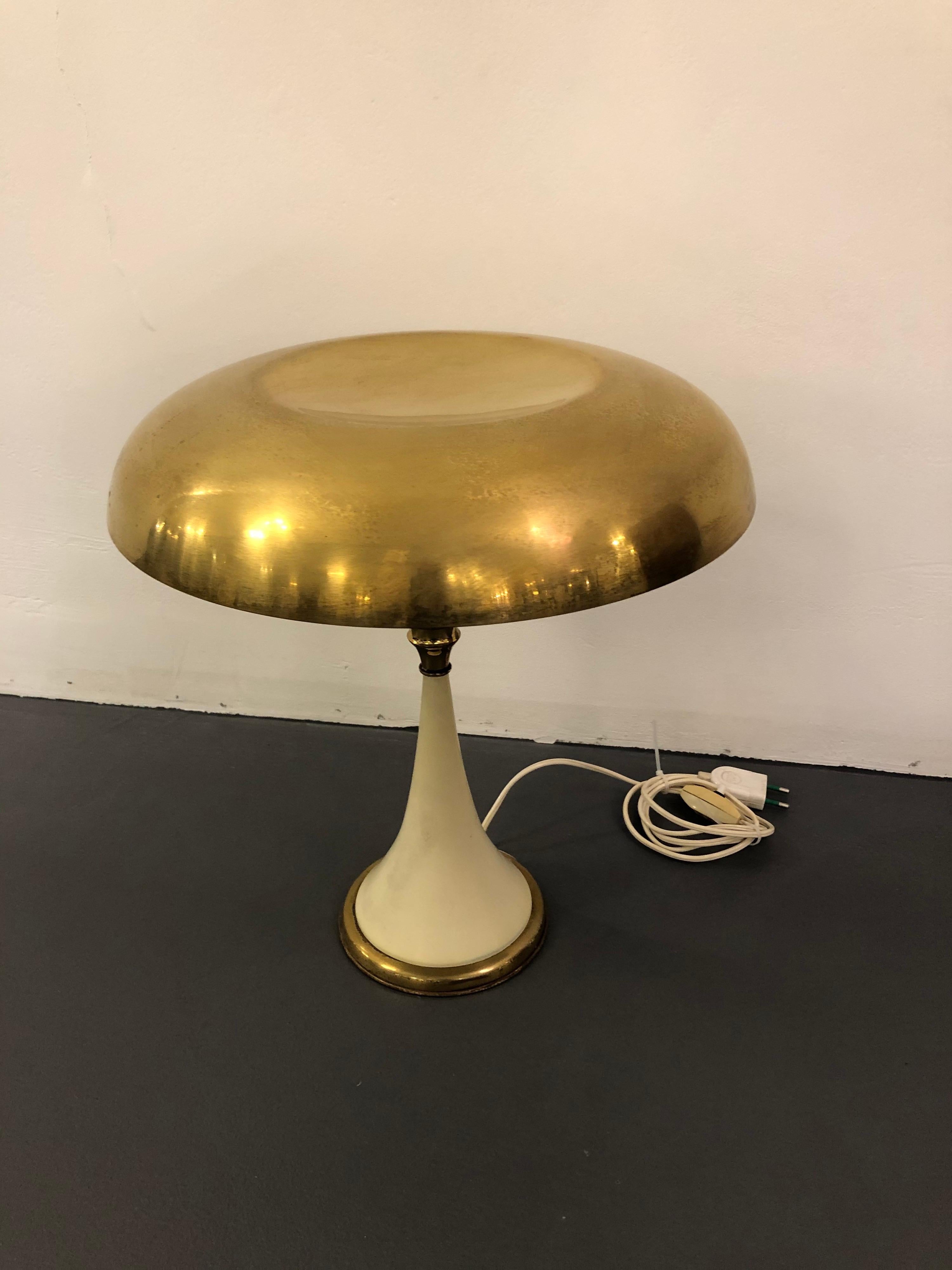 Midcentury Brass and Lacquer Table Lamp by Oscar Torlasco for Lumi, 1950s For Sale 7