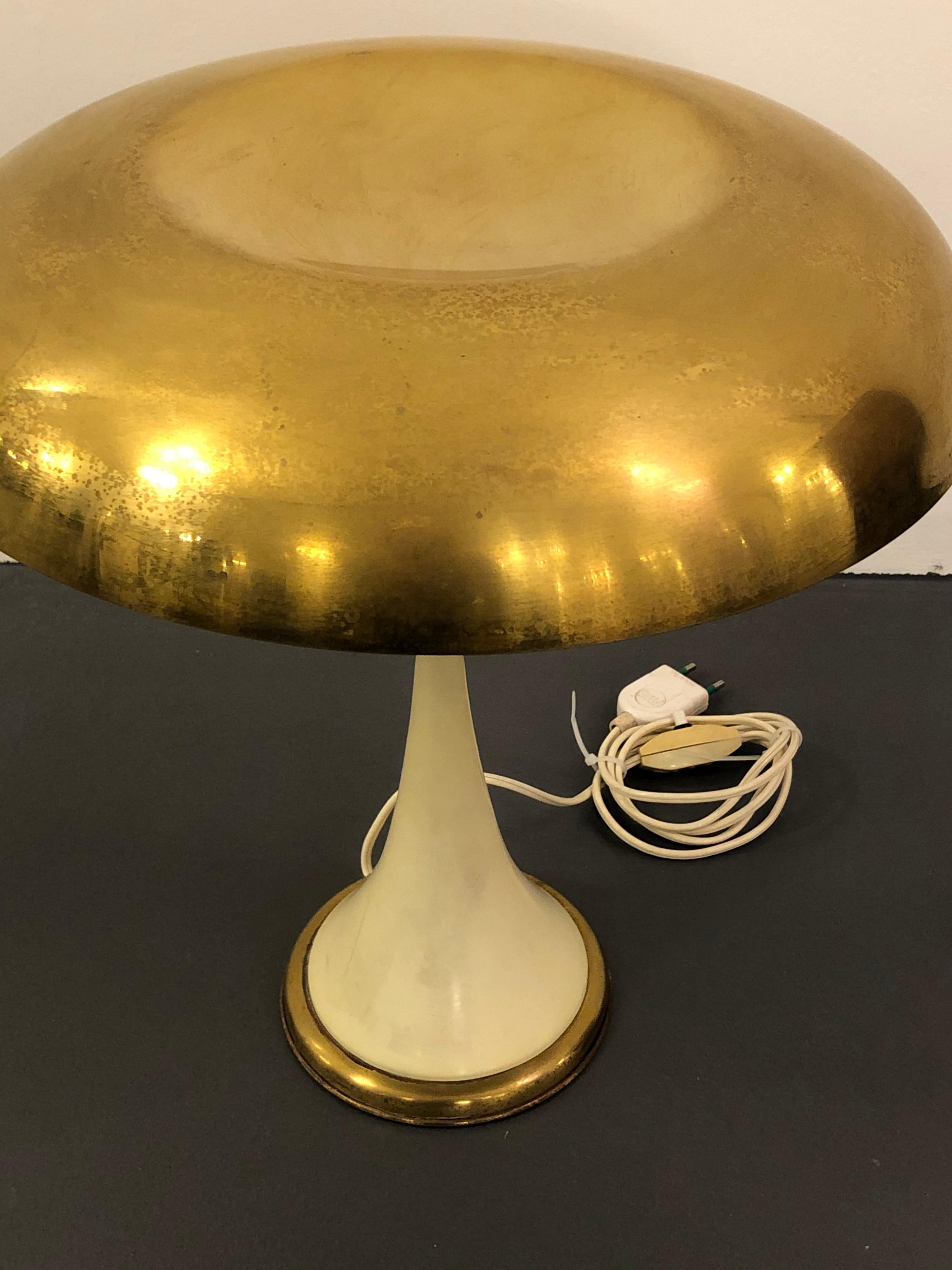 Lacquer and brass table lamp designed during the 1950s by Oscar Torlasco and produced by Lumi Milano. Great vintage condition with original patina.