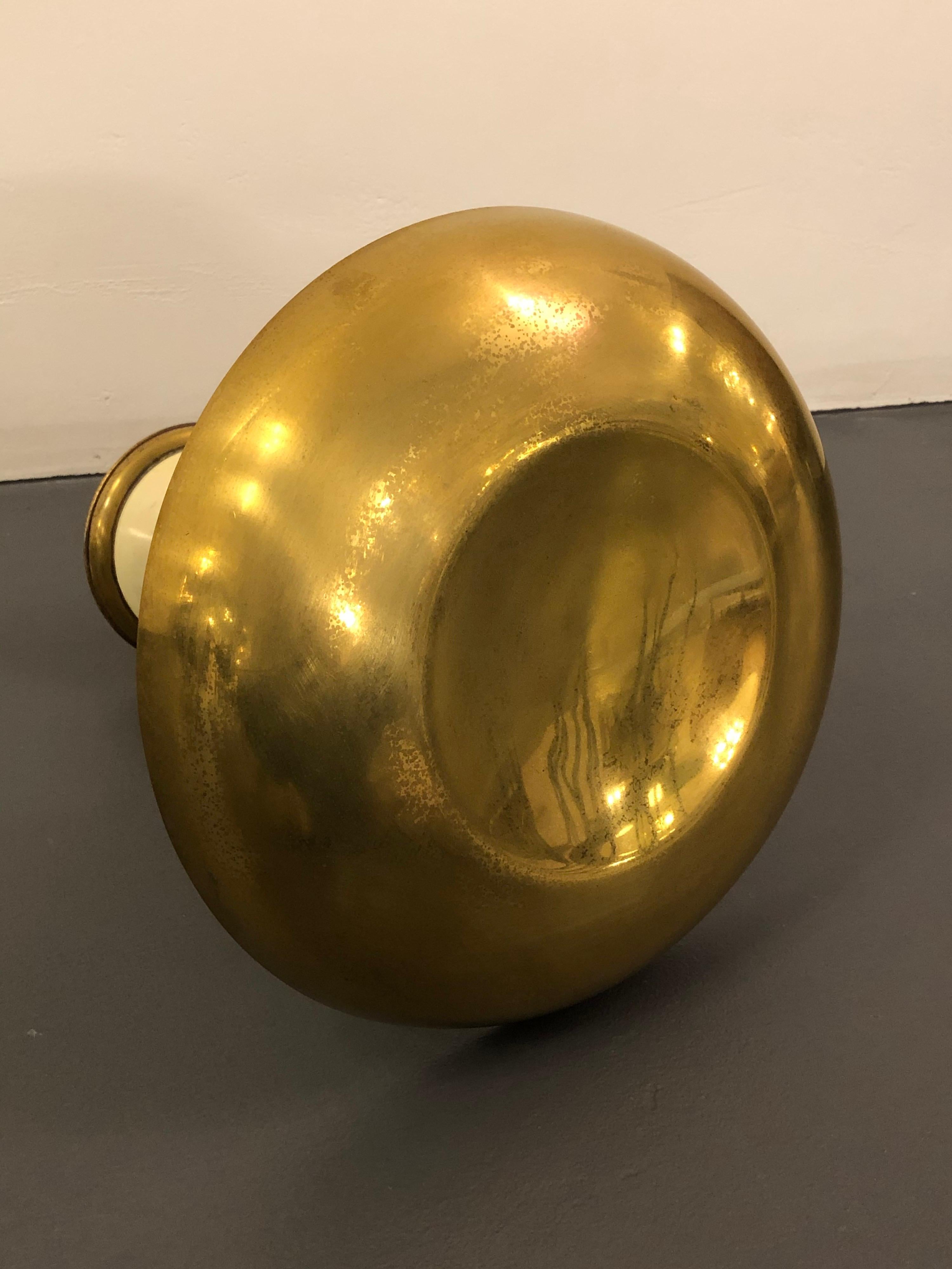 Midcentury Brass and Lacquer Table Lamp by Oscar Torlasco for Lumi, 1950s In Good Condition For Sale In Catania, IT