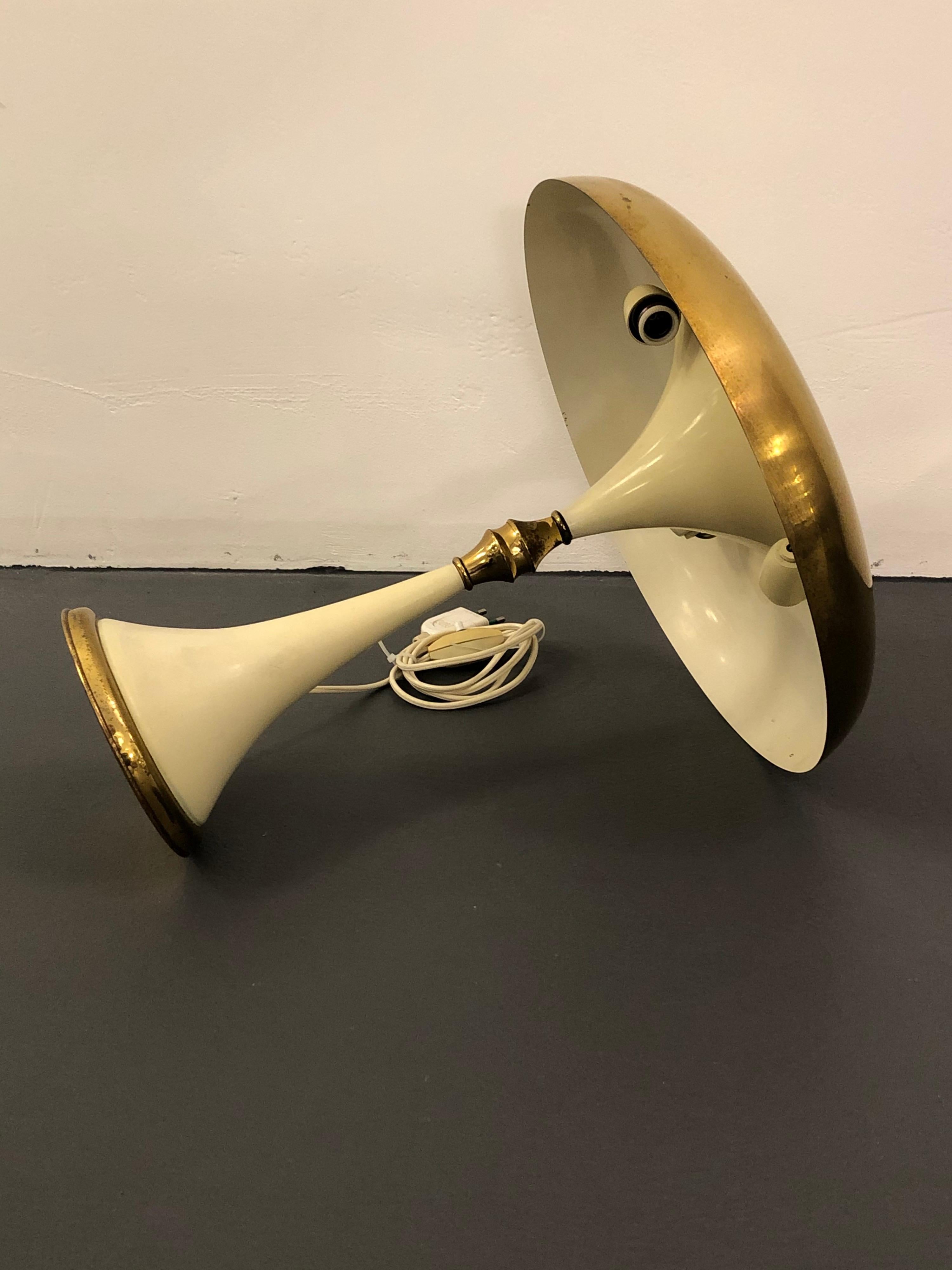 20th Century Midcentury Brass and Lacquer Table Lamp by Oscar Torlasco for Lumi, 1950s For Sale