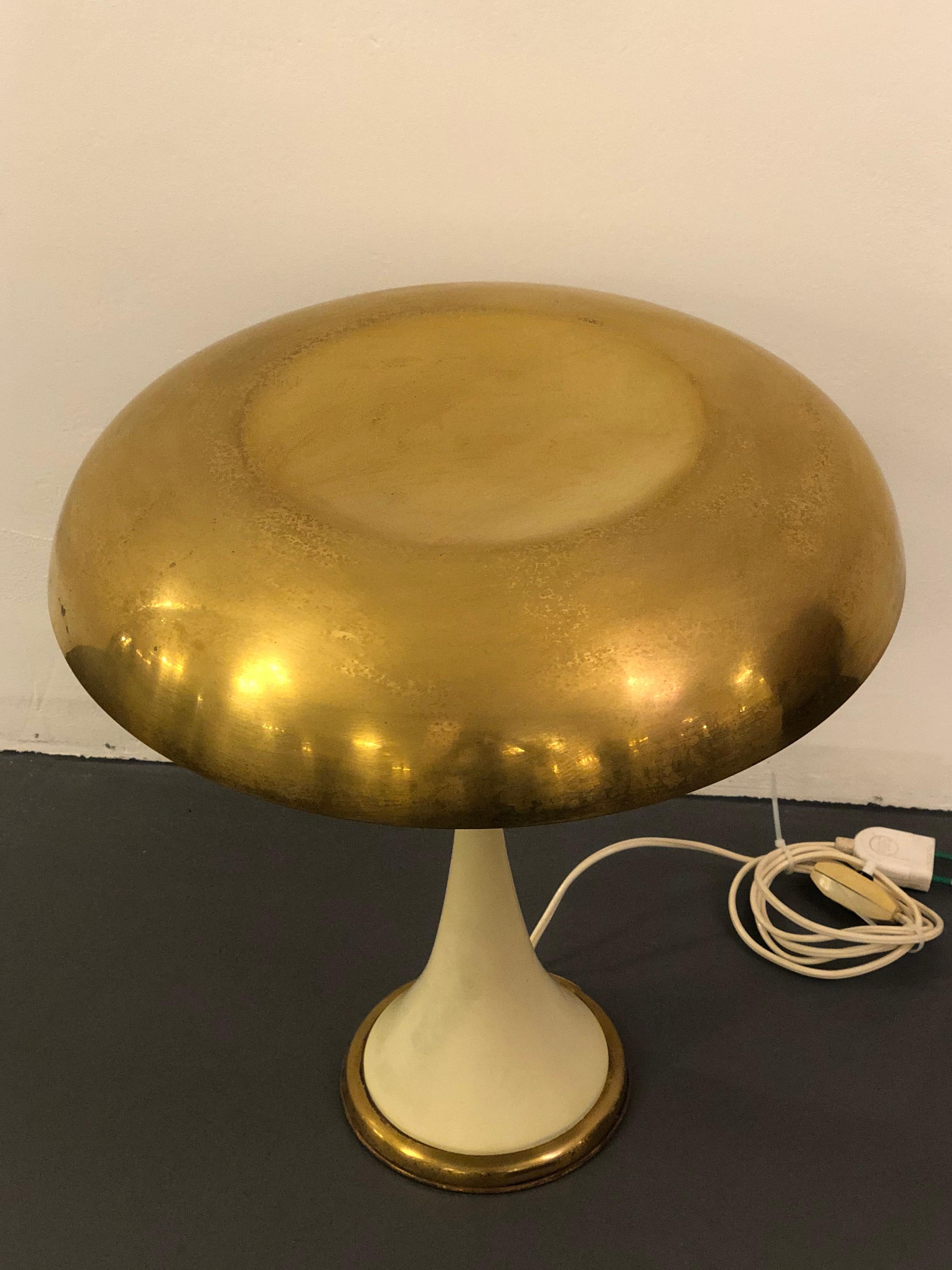 Midcentury Brass and Lacquer Table Lamp by Oscar Torlasco for Lumi, 1950s For Sale 3