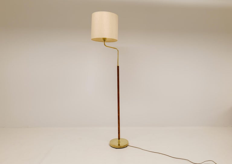 Scandinavian Modern Mid-Century Brass and Leather Floor Lamp Falkenbergs Belysning, Sweden, 1960s For Sale