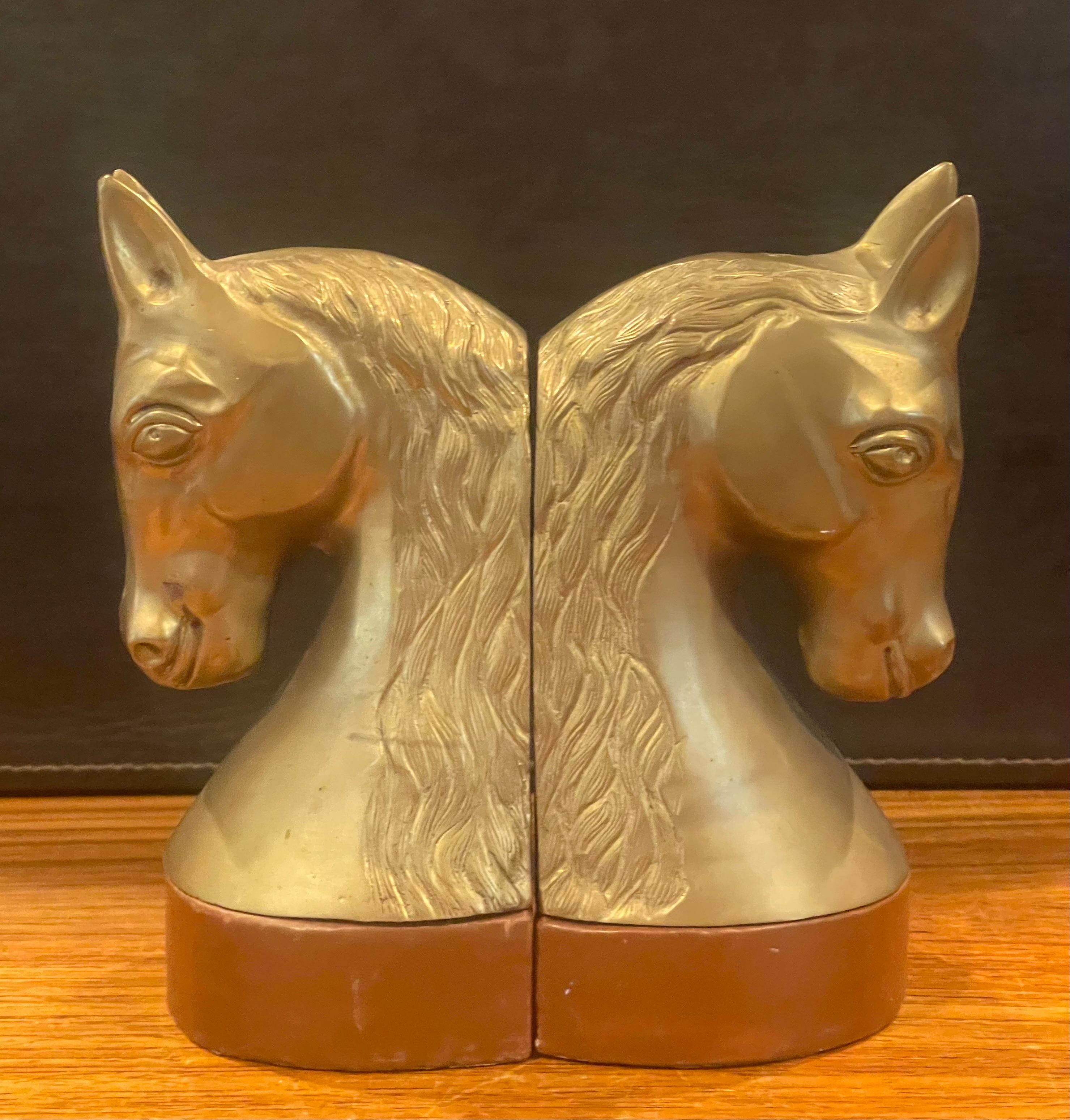 Mid-Century Brass and Leather Horse Head Bookends In Good Condition For Sale In San Diego, CA