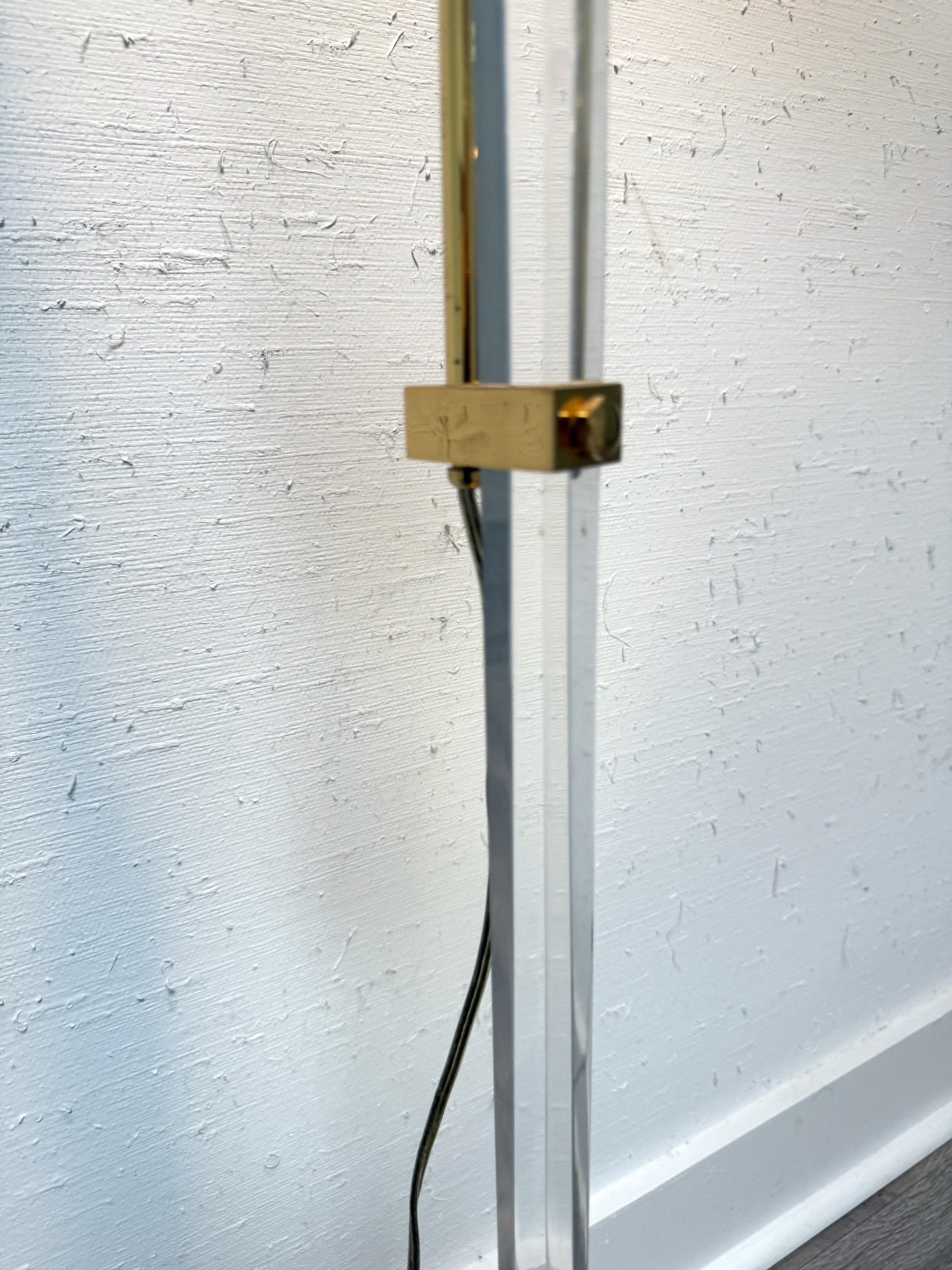 Mid-Century Brass and Lucite Bauer Pharmacy Floor Lamp In Good Condition For Sale In Charleston, SC