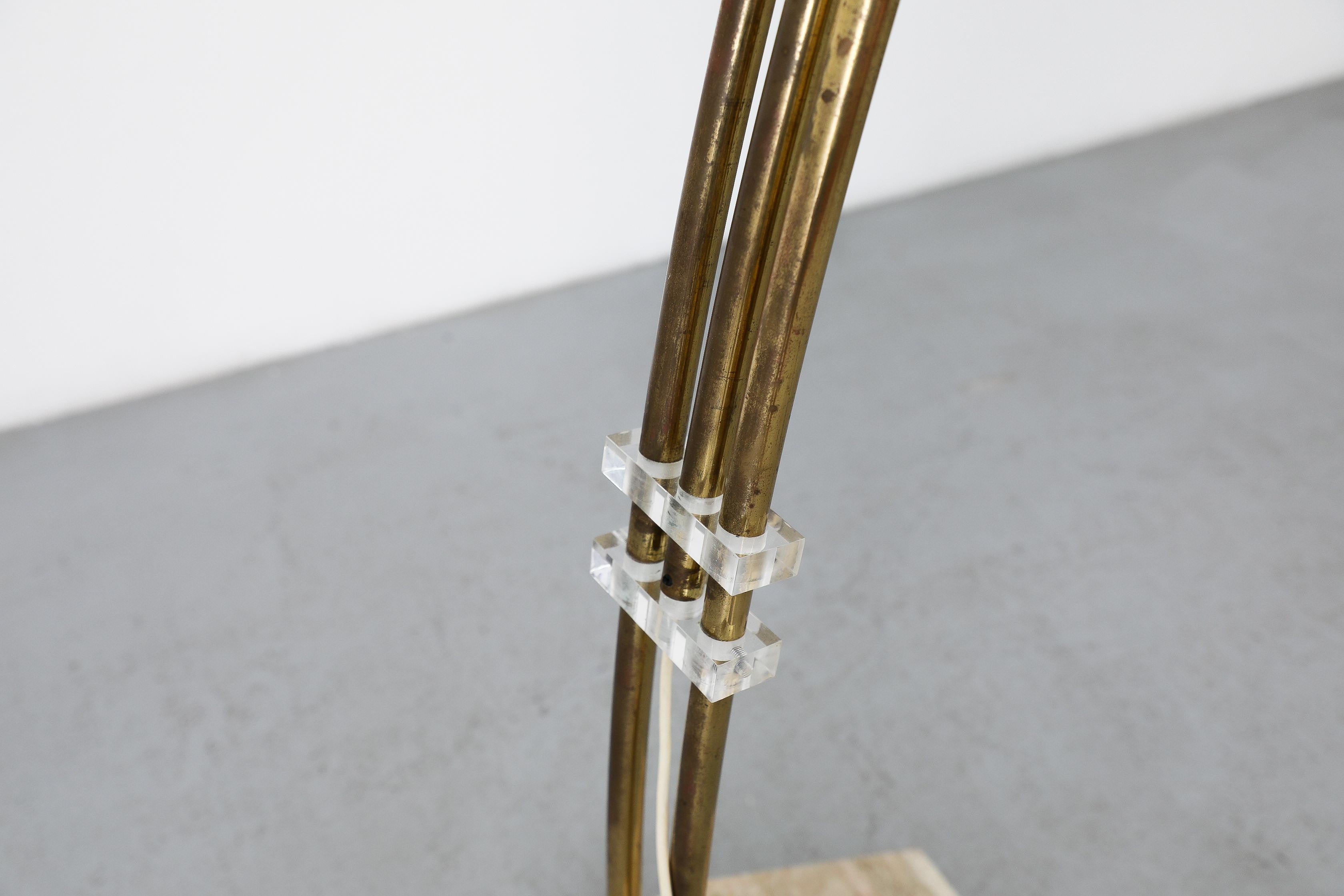 Lampada ad arco in ottone e marmo di metà secolo con paralume a bozzolo in vendita 6