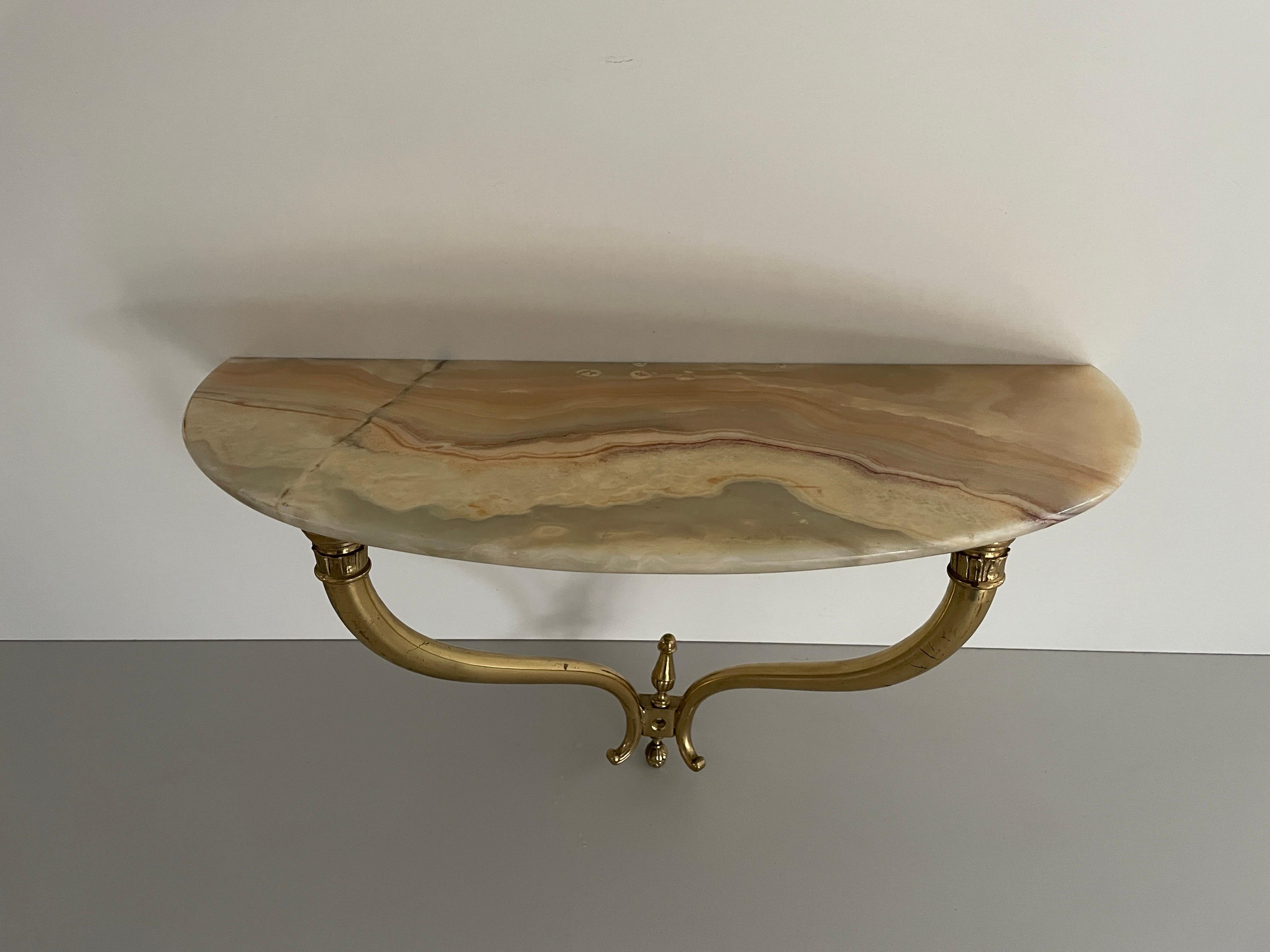 Consolle galleggiante da parete con piano in ottone e marmo, 1950, Italia

Nessun danno, nessuna crepa.
Usura coerente con l'età e l'uso.

Misure: 
Altezza: 32 cm
Larghezza: 54 cm
Profondità: 25 cm