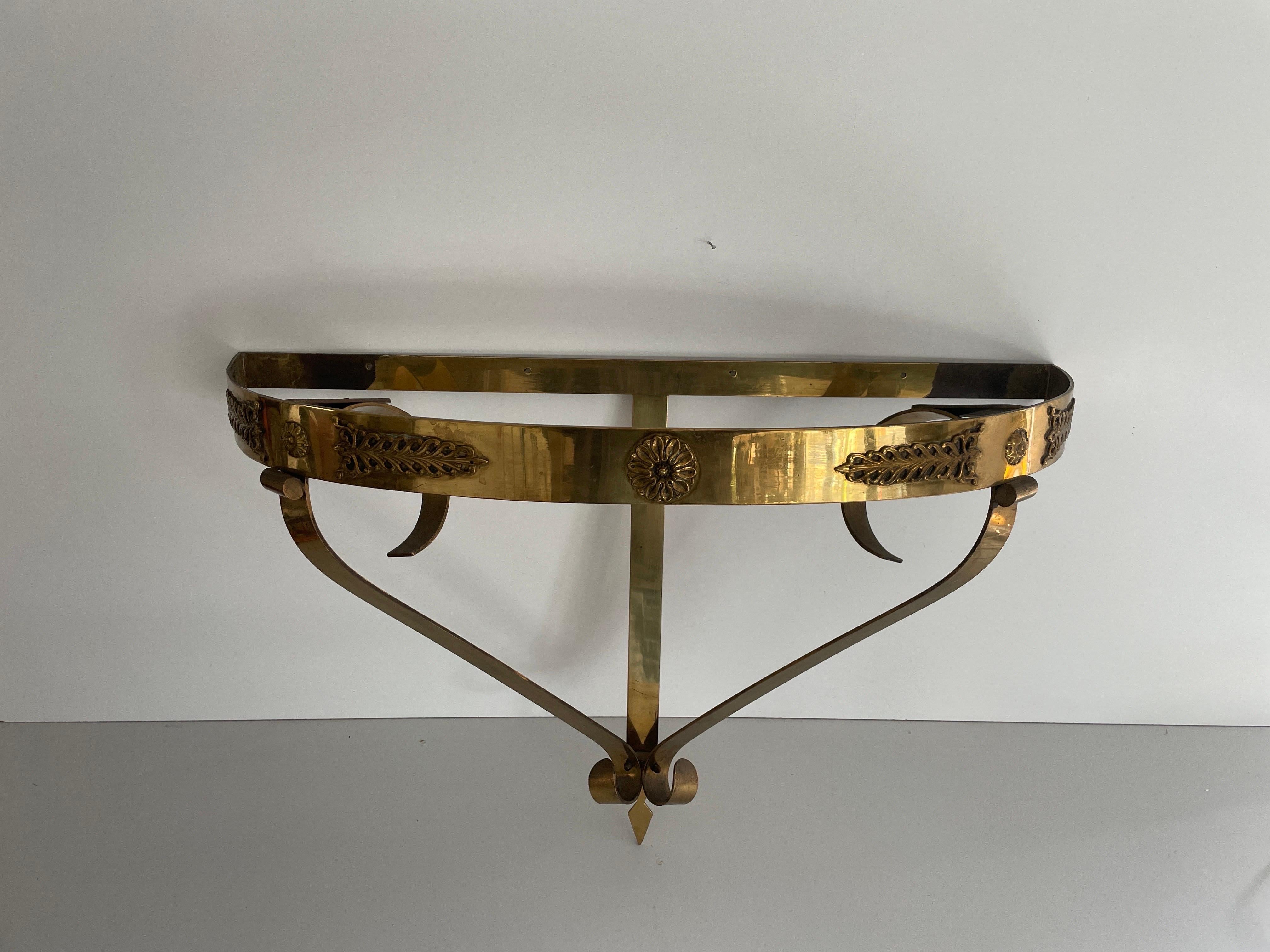 Mid-Century Brass and Marble Top Floating Wall Console Table, 1950s, Ita

Wear consistent with age and use.

Measurements: 
Height: 51 cm
Width: 73 cm
Depth: 25 cm