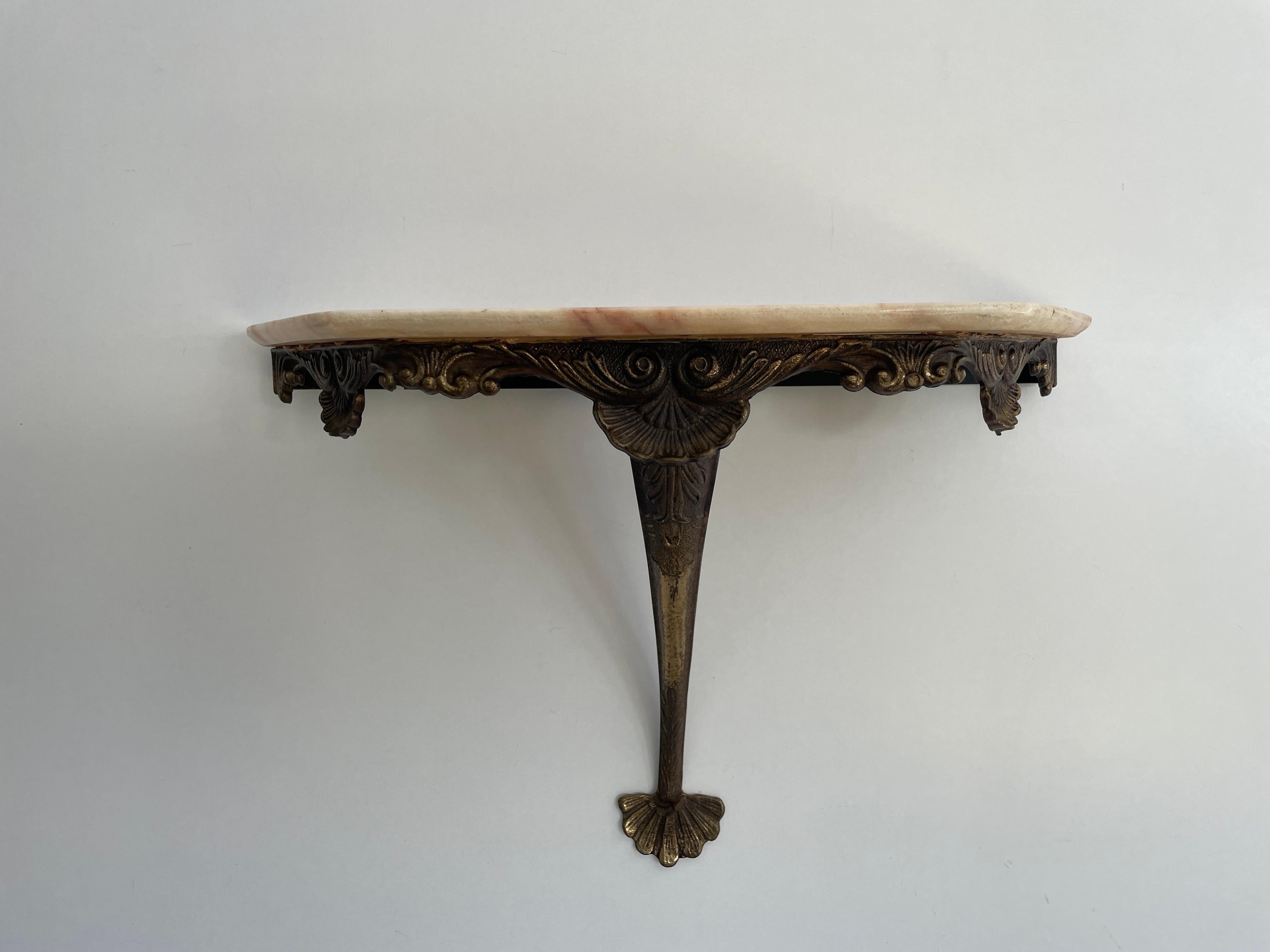 Mid-Century moderno Consolle da parete galleggiante con piano in ottone e marmo, anni '50, Italia in vendita