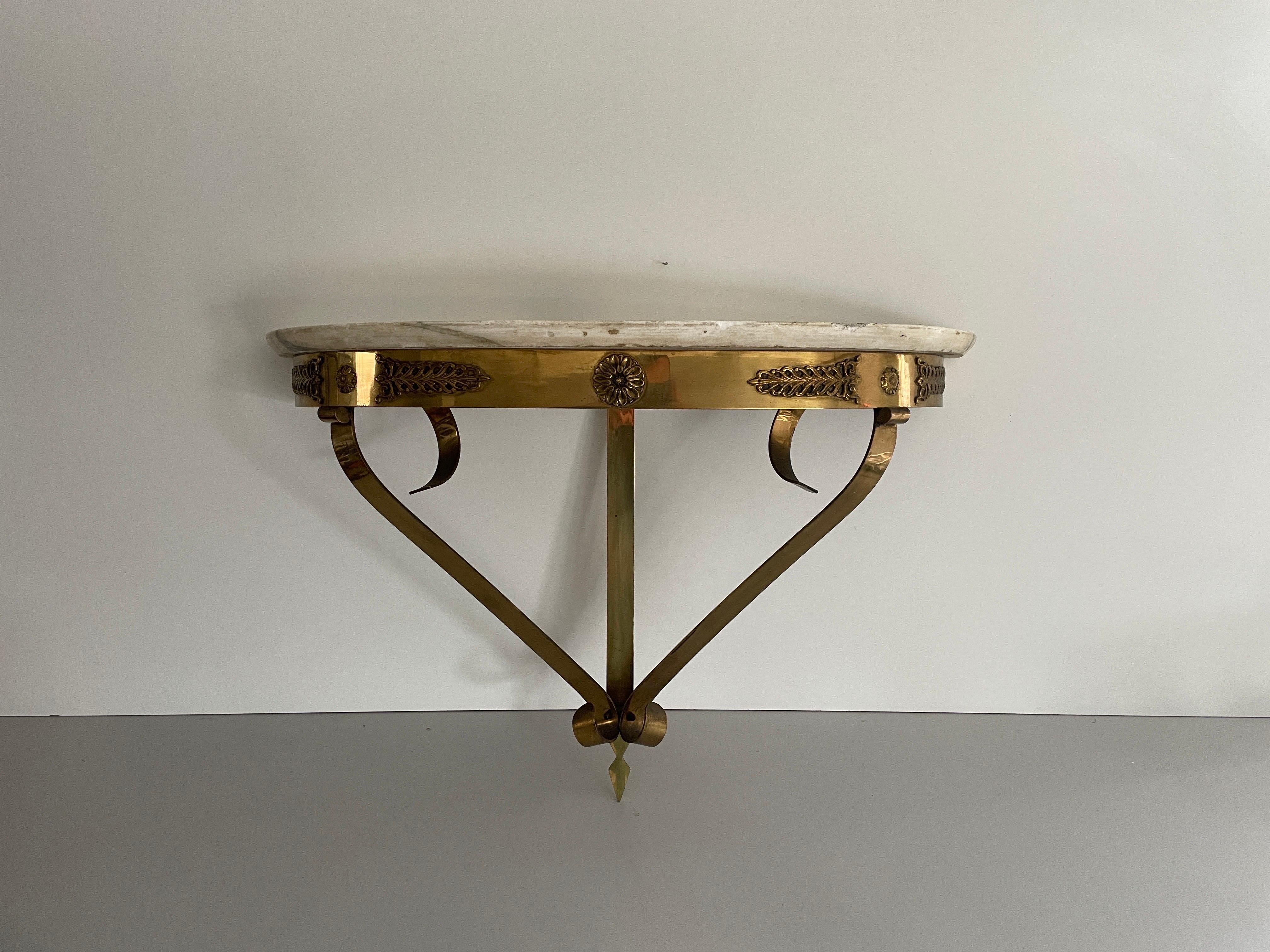 Consola de pared flotante de mediados de siglo, latón y tapa de mármol, años 50, Italia Italiano en venta