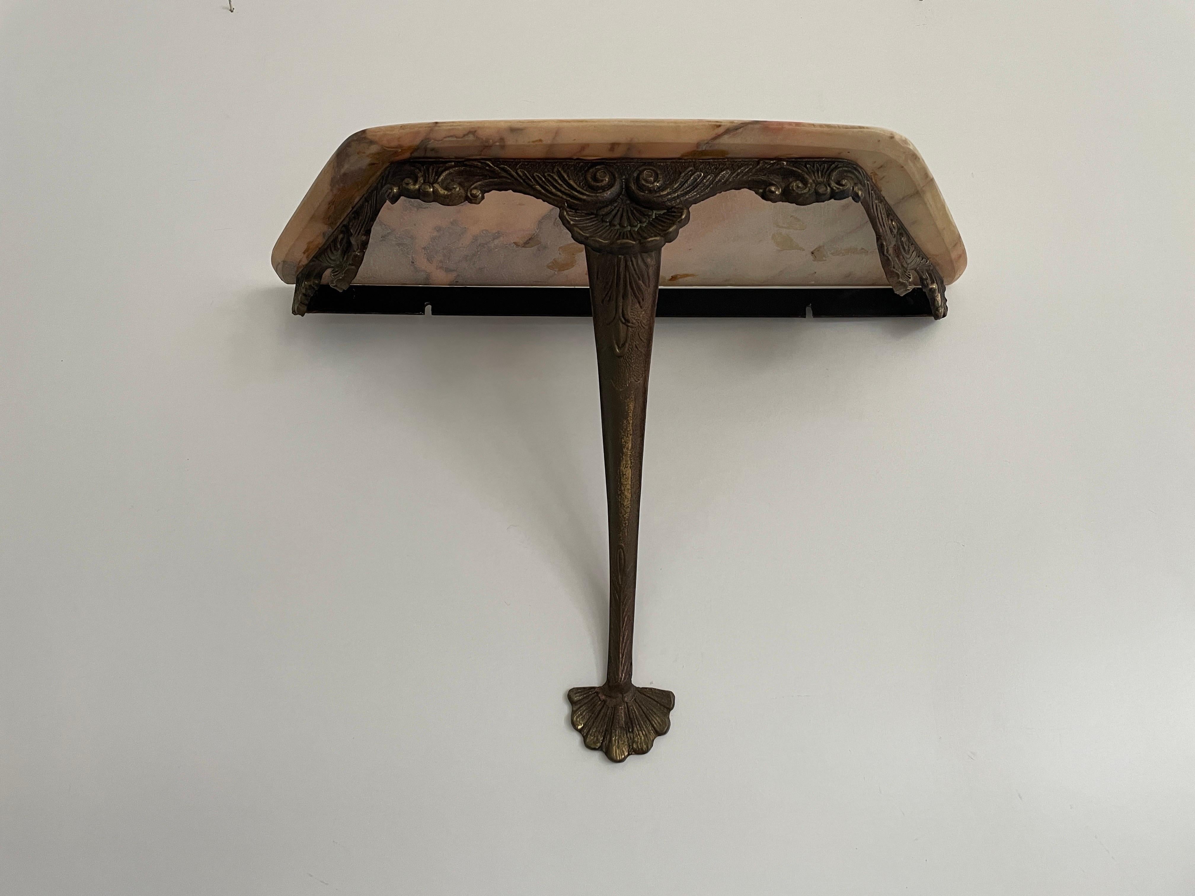 Consolle da parete galleggiante con piano in ottone e marmo, anni '50, Italia In condizioni ottime in vendita a Hagenbach, DE