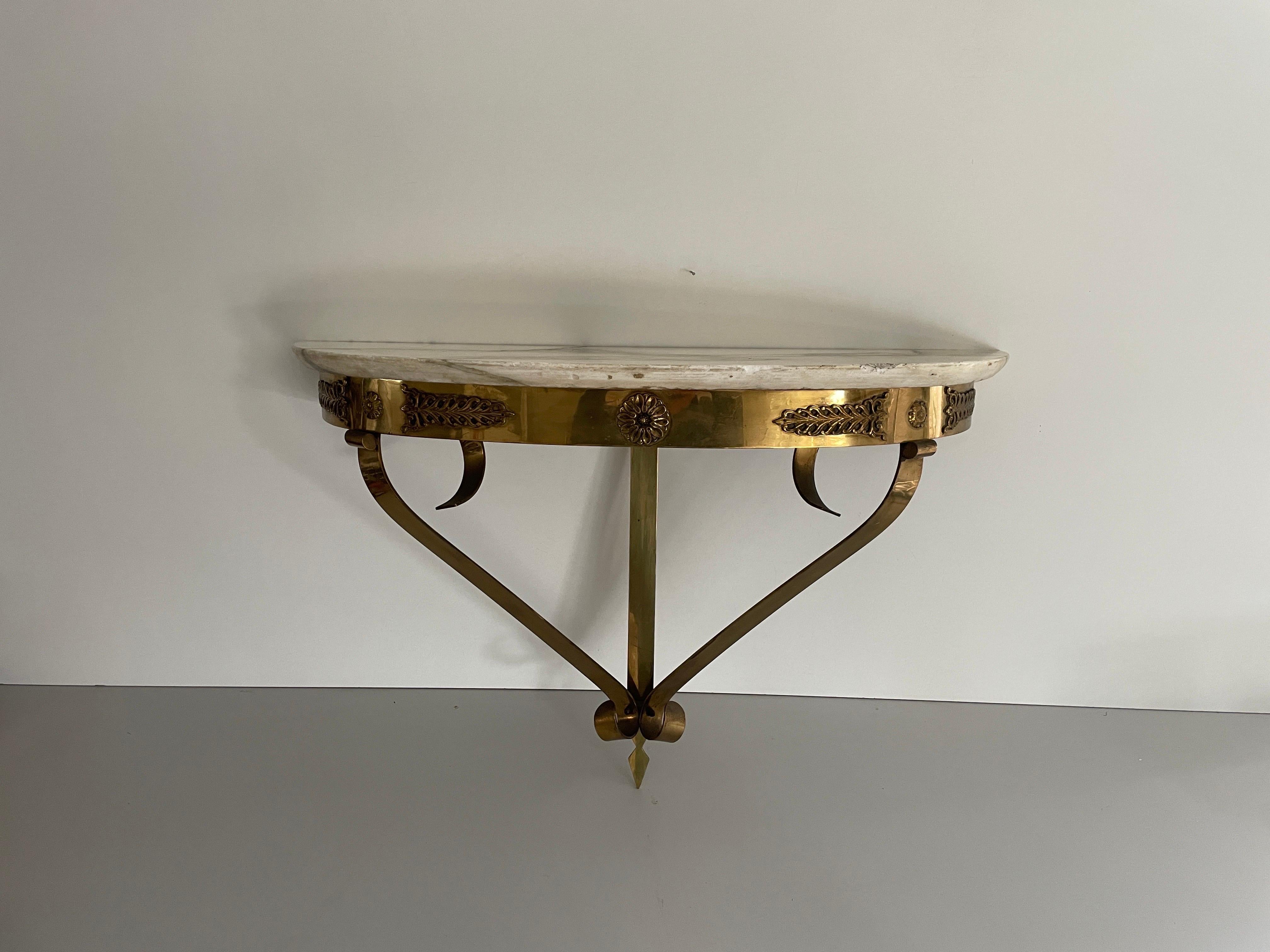 Consola de pared flotante de mediados de siglo, latón y tapa de mármol, años 50, Italia en Bueno estado para la venta en Hagenbach, DE