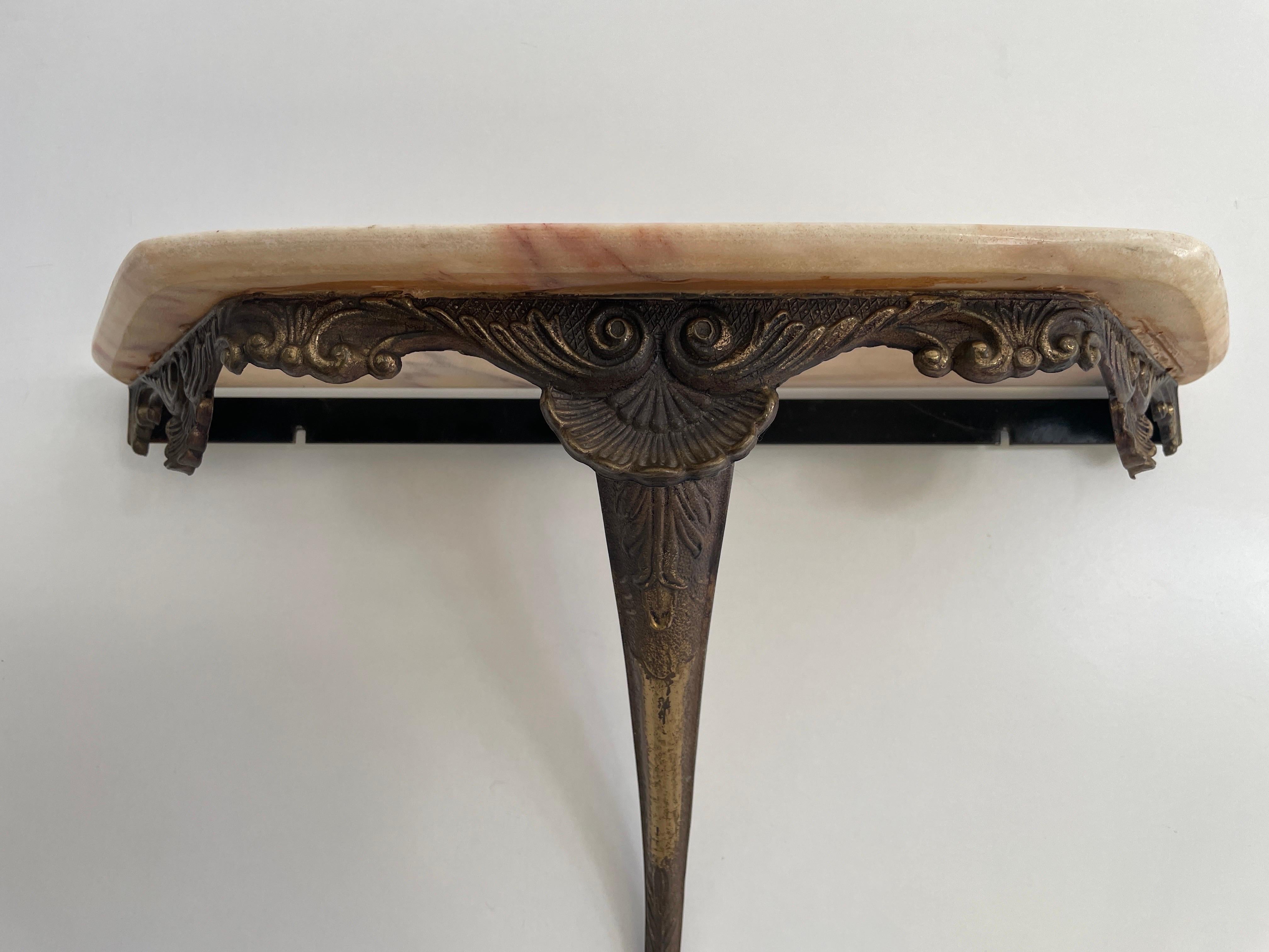 Ottone Consolle da parete galleggiante con piano in ottone e marmo, anni '50, Italia in vendita