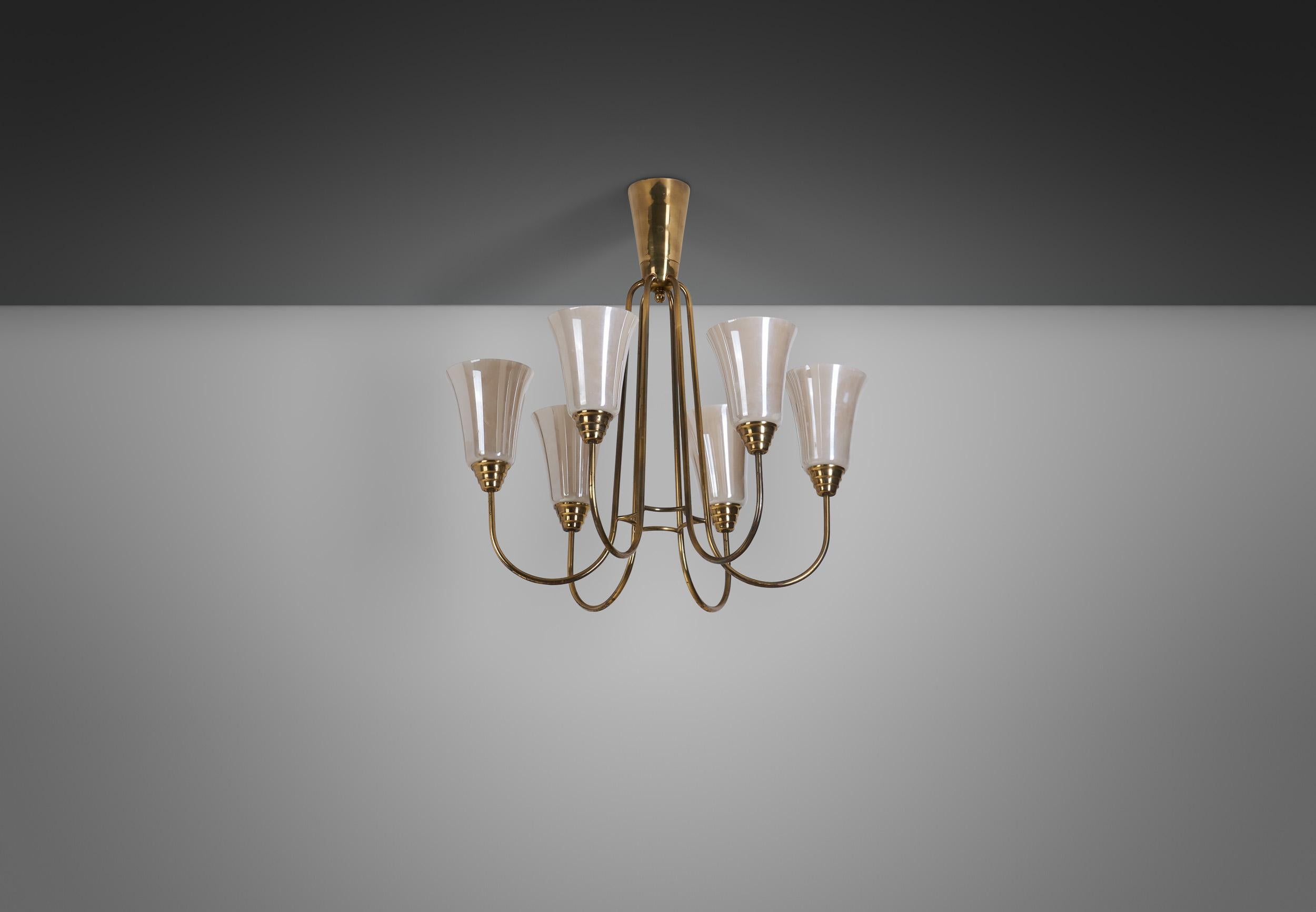 Mid-Century Brass and Opal 'ER 68/6' Chandelier for Itsu, Finland ca 1950s For Sale 1