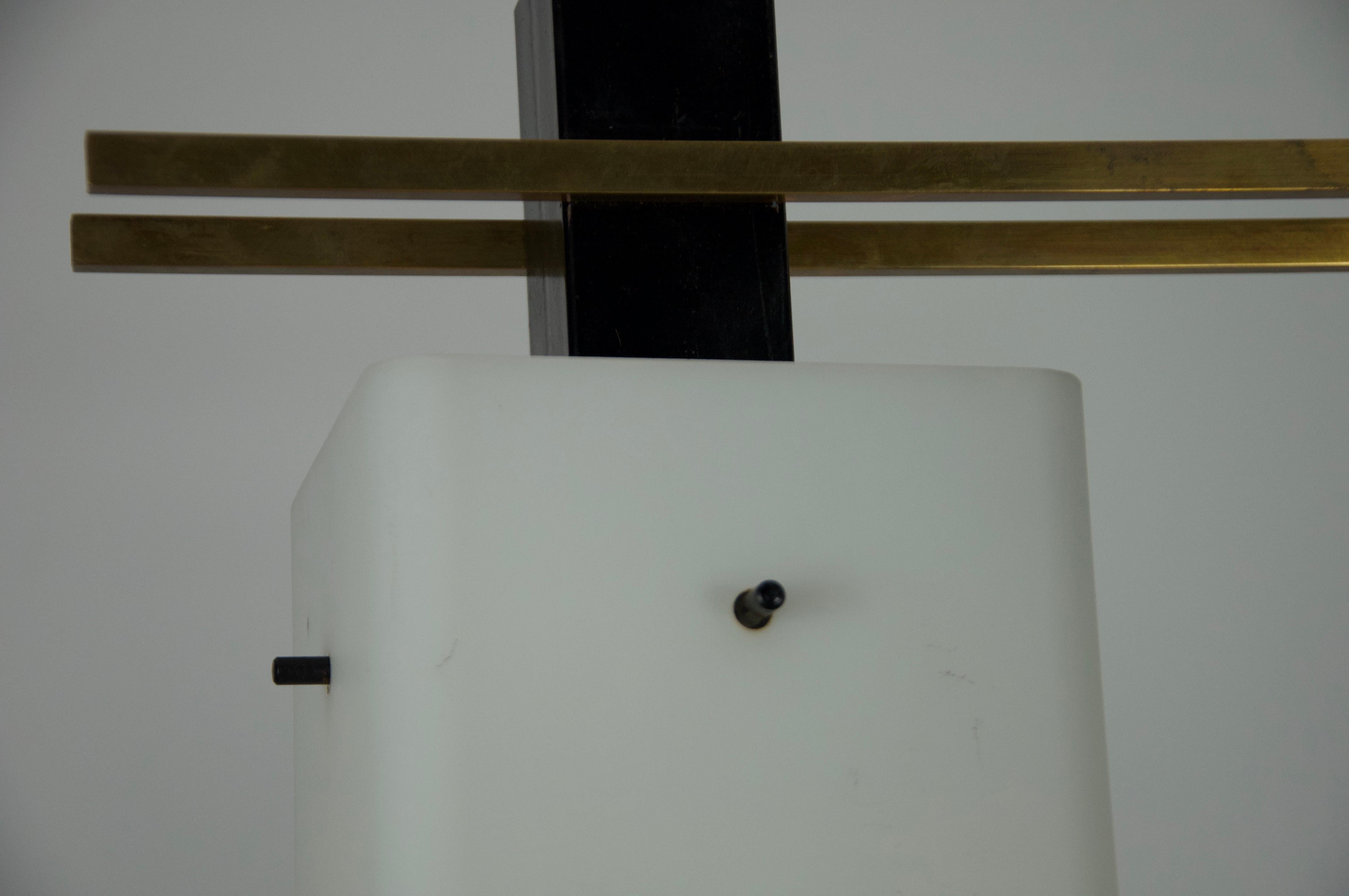 Deckenleuchte aus Messing und Opalglas aus der Mitte des Jahrhunderts von Stilnovo, Italien, 1960er Jahre im Angebot 1