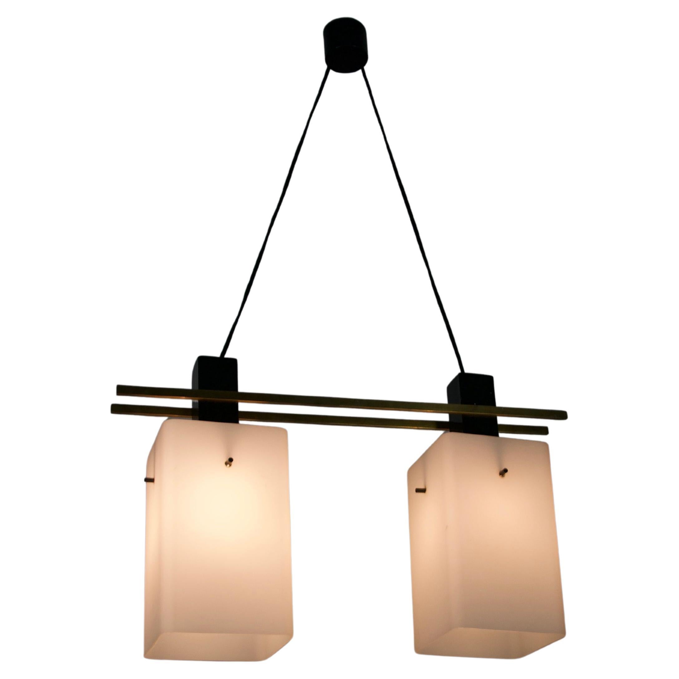 Lampada da soffitto di metà secolo in ottone e vetro opalino di Stilnovo, Italia, anni '60
